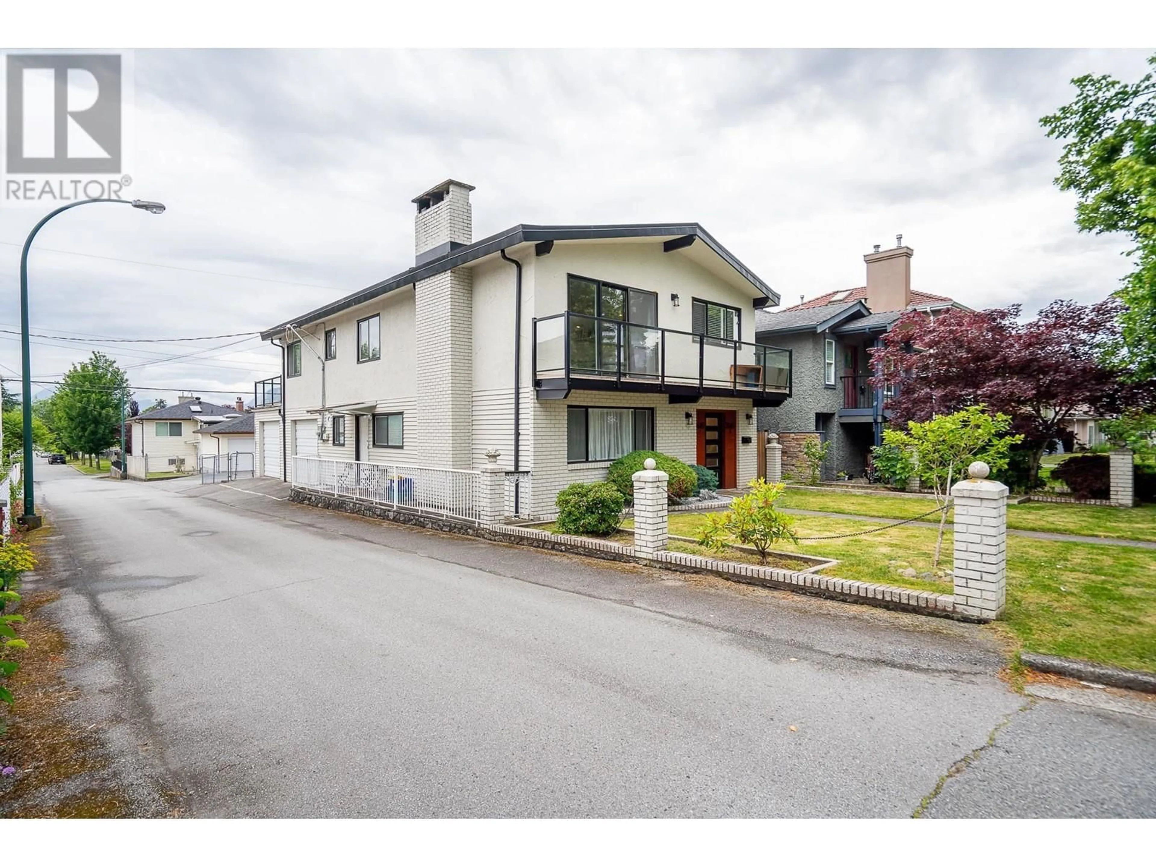 Frontside or backside of a home, the street view for 3605 E 27TH AVENUE, Vancouver British Columbia V5R1R3