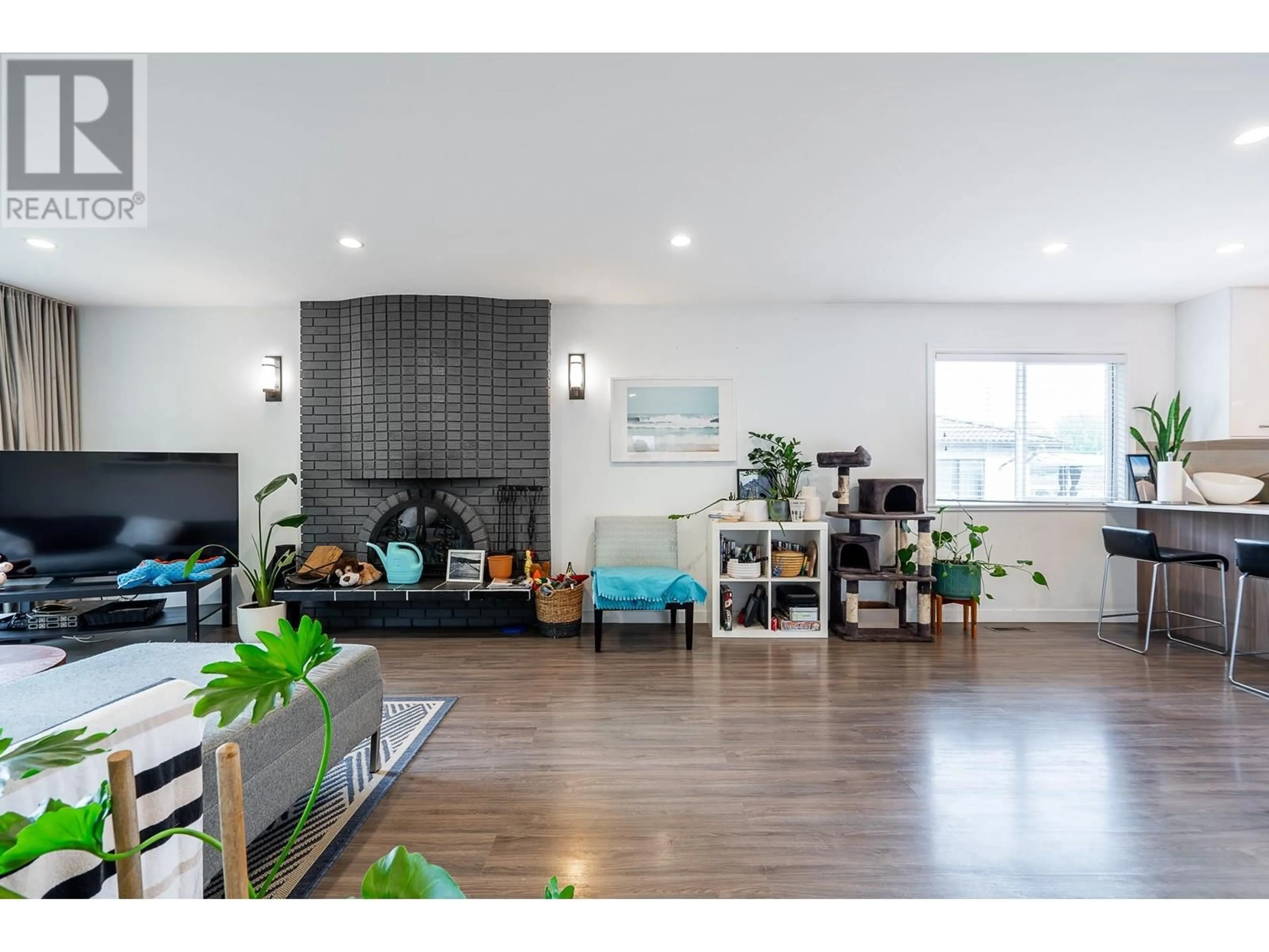 Living room, wood floors for 3605 E 27TH AVENUE, Vancouver British Columbia V5R1R3