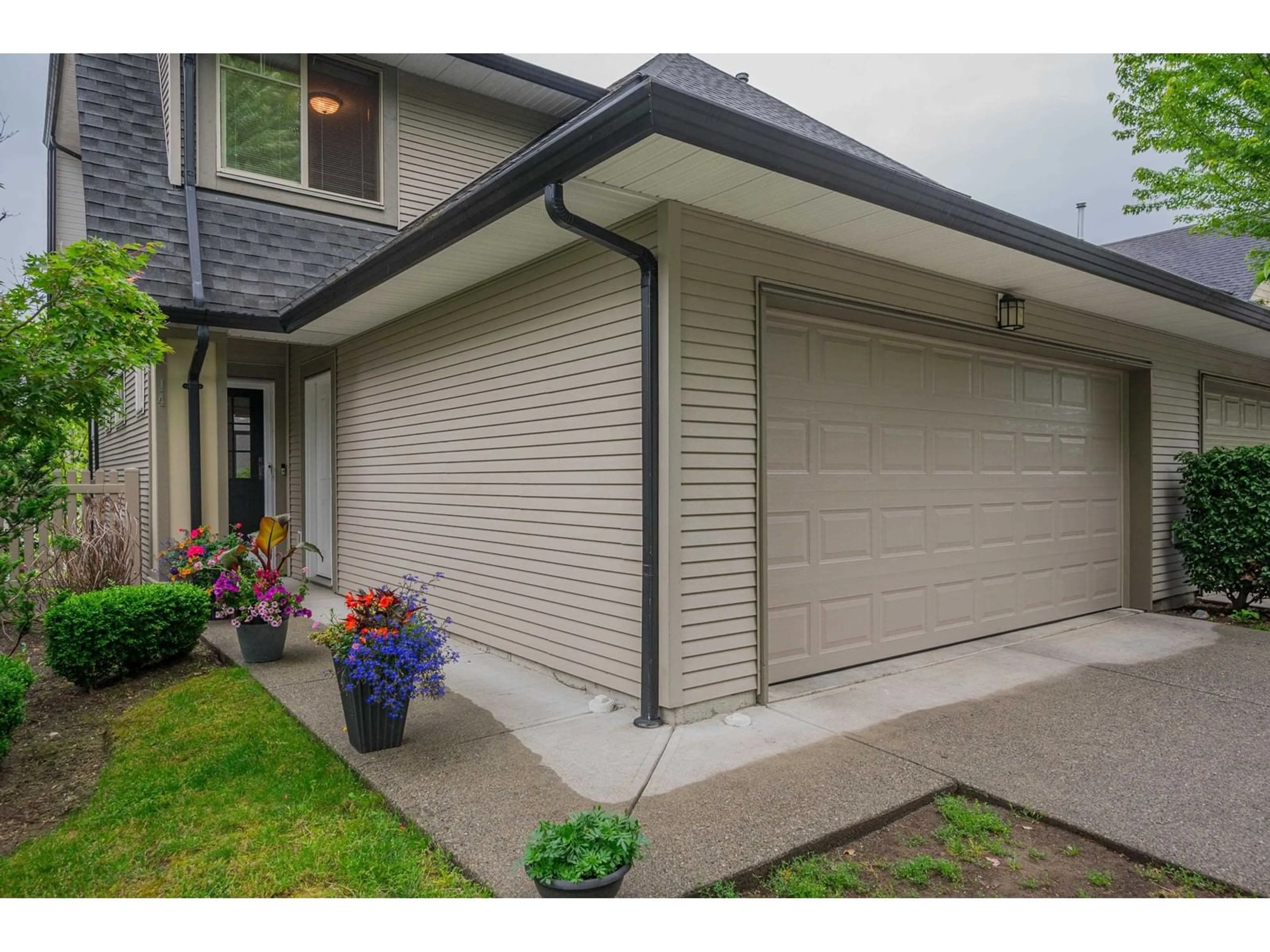 Home with vinyl exterior material for 14 15152 62A AVENUE, Surrey British Columbia V3S1V1