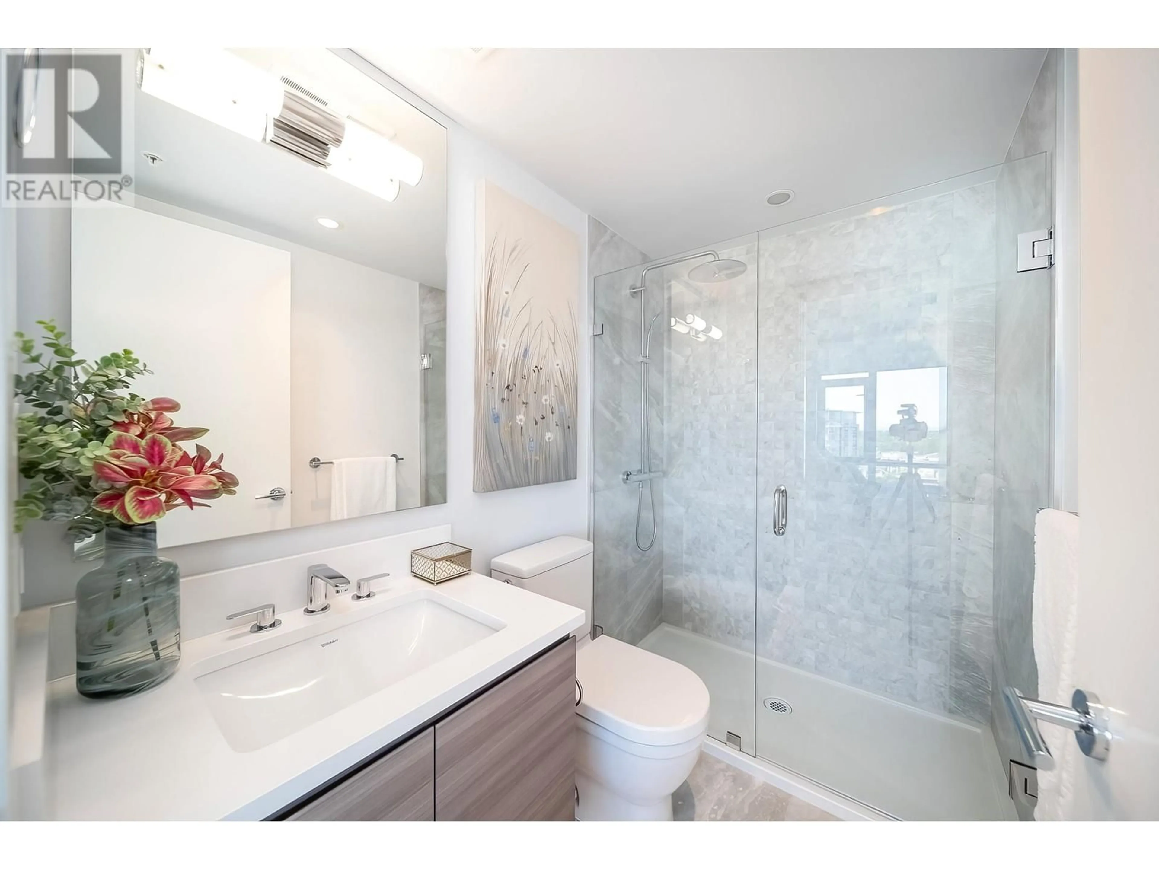 Contemporary bathroom, ceramic/tile floor for 1607 - 6833 BUSWELL STREET, Richmond British Columbia V6Y0L3