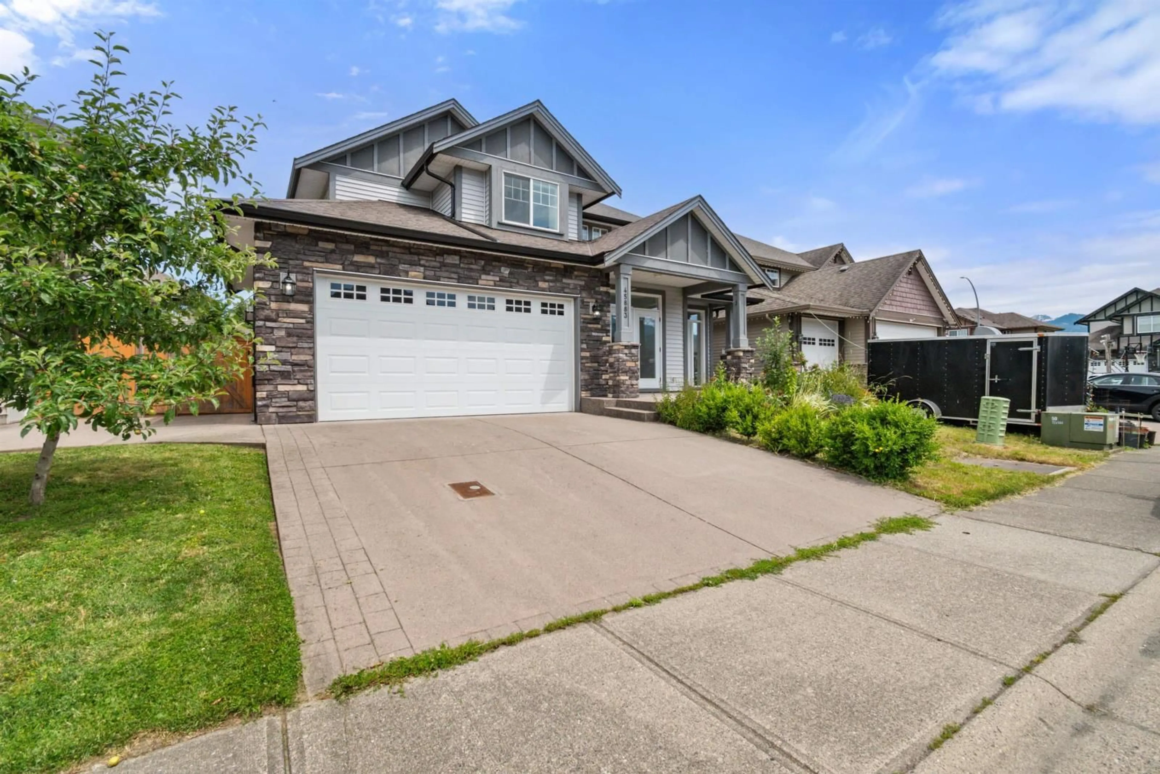 Frontside or backside of a home, the street view for 45883 FOXGLOVE AVENUE, Chilliwack British Columbia V2R0H5