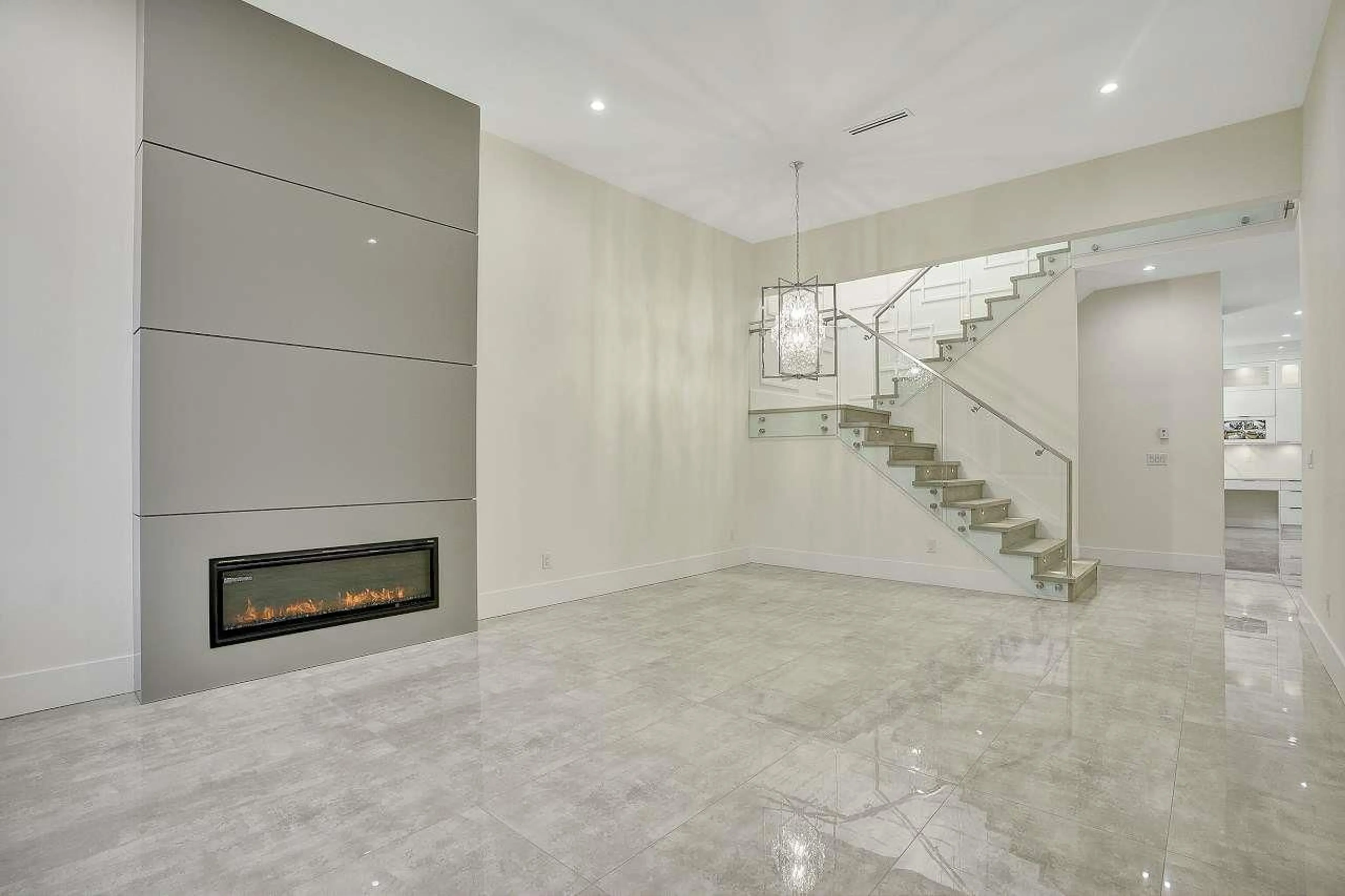 Indoor foyer, cement floor for 10599 124A STREET, Surrey British Columbia V3V0E2