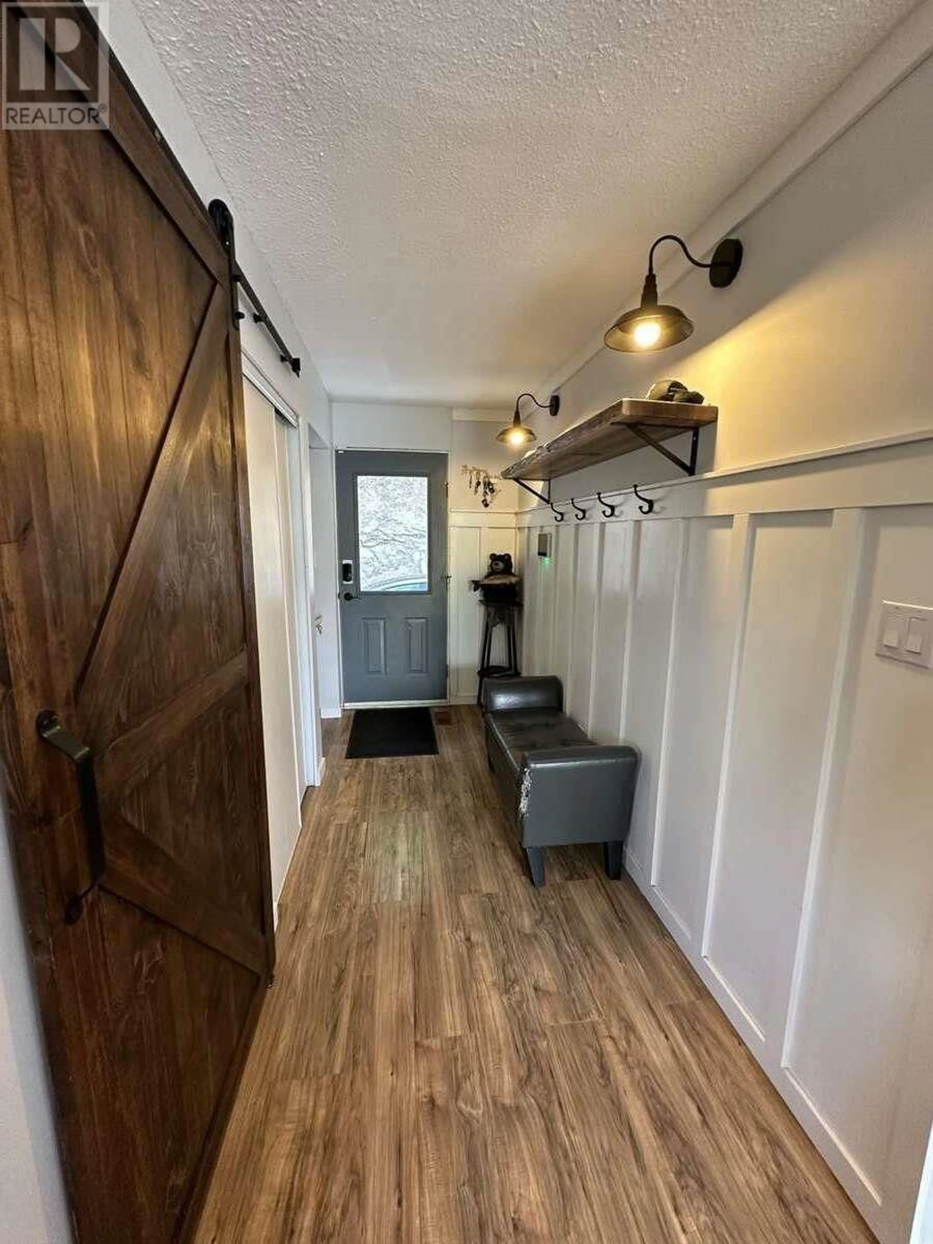 Indoor entryway for 1833 SOUTH LAKESIDE DRIVE, Williams Lake British Columbia V2G5G1