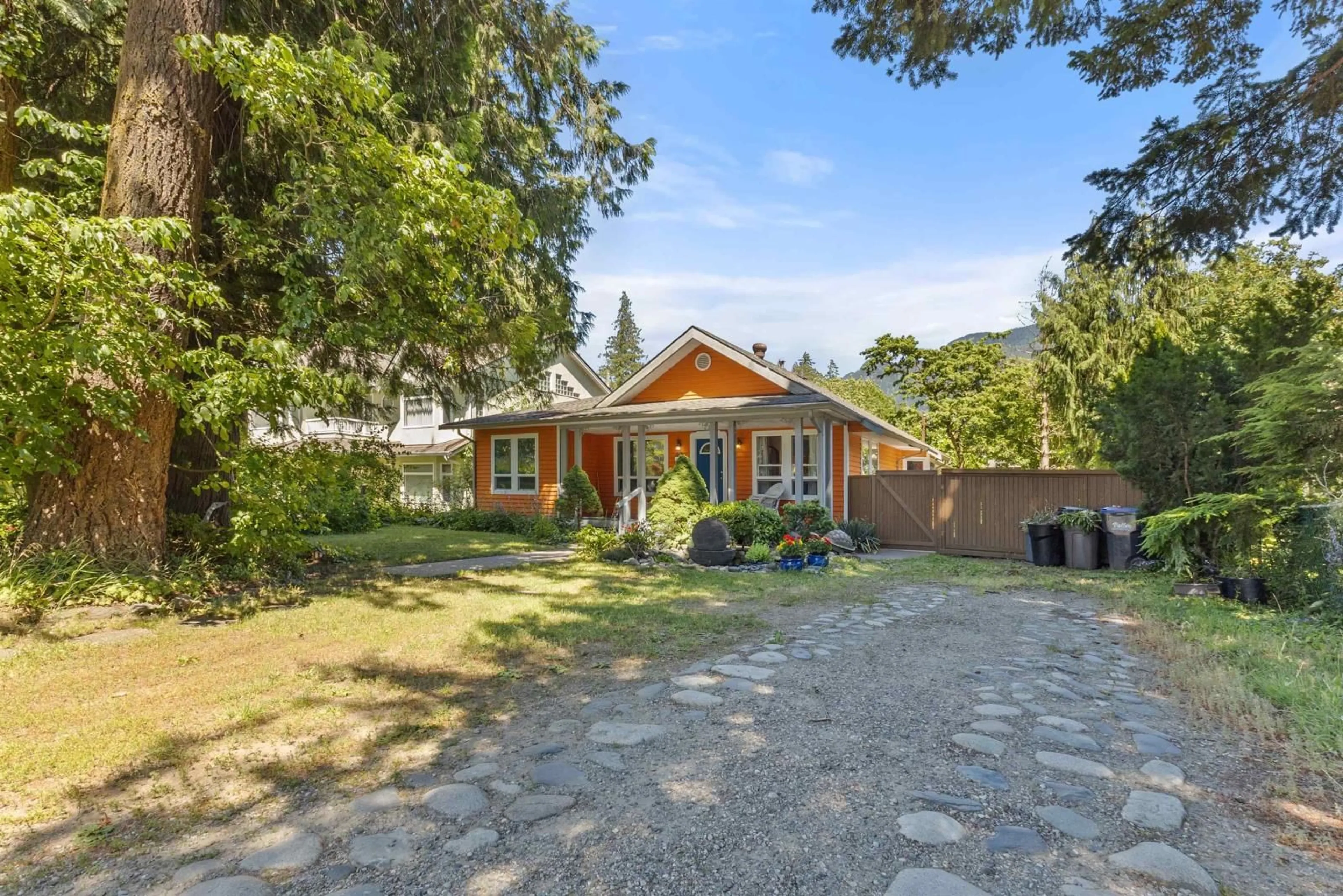 Frontside or backside of a home, cottage for 721 FRASER AVENUE|Hope, Hope British Columbia V0X1L0