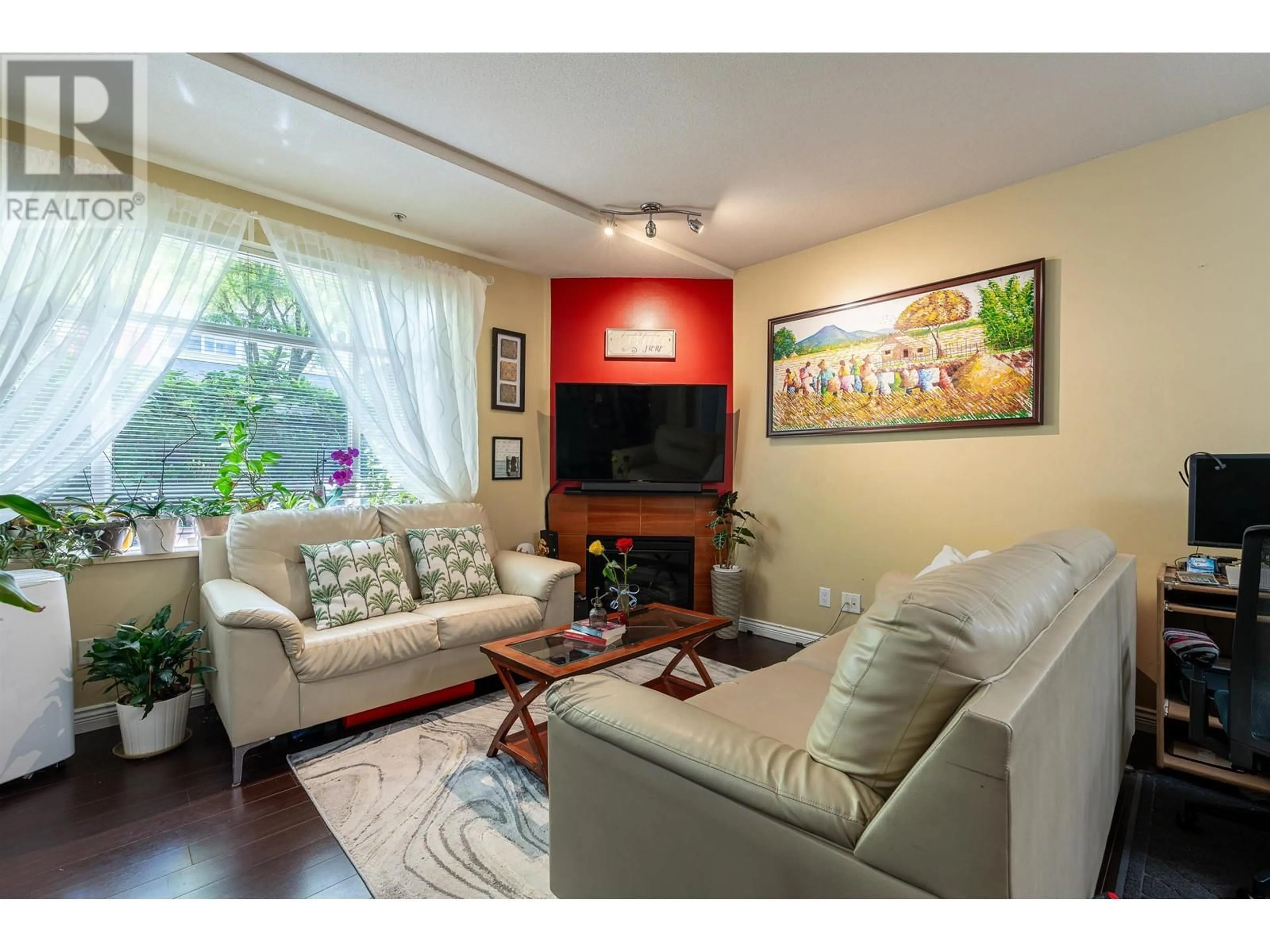 Living room, wood floors for 64 6878 SOUTHPOINT DRIVE, Burnaby British Columbia V3N5E4