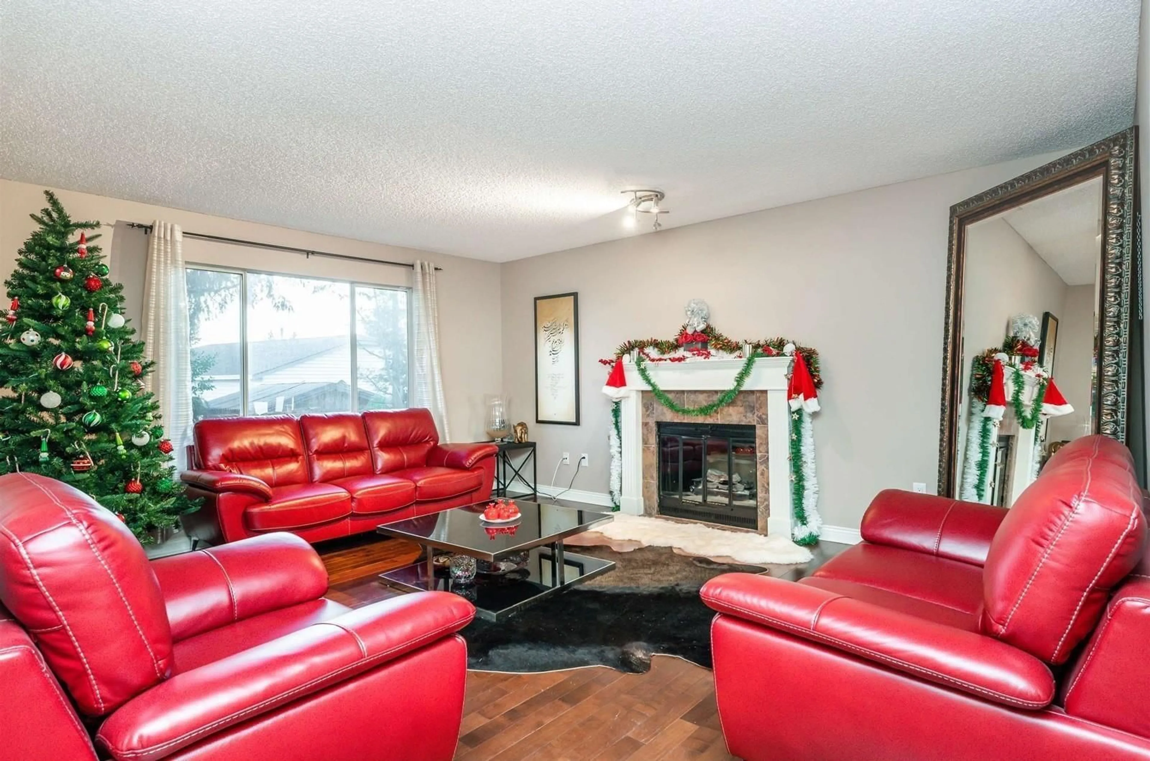 Living room for 19628 68 AVENUE, Langley British Columbia V2Y1J8