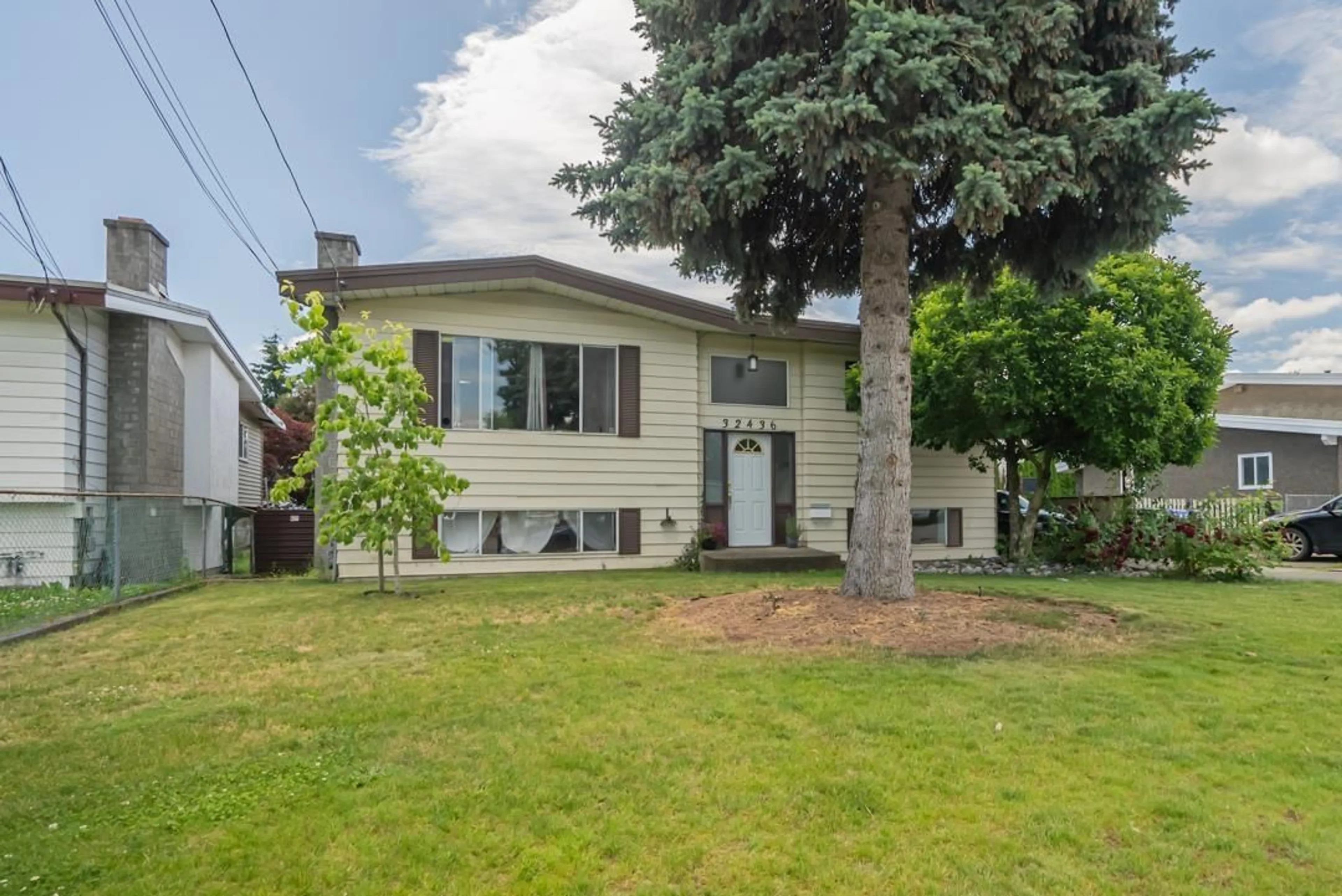 Frontside or backside of a home for 32436 CORDOVA AVENUE, Abbotsford British Columbia V2T3Y7