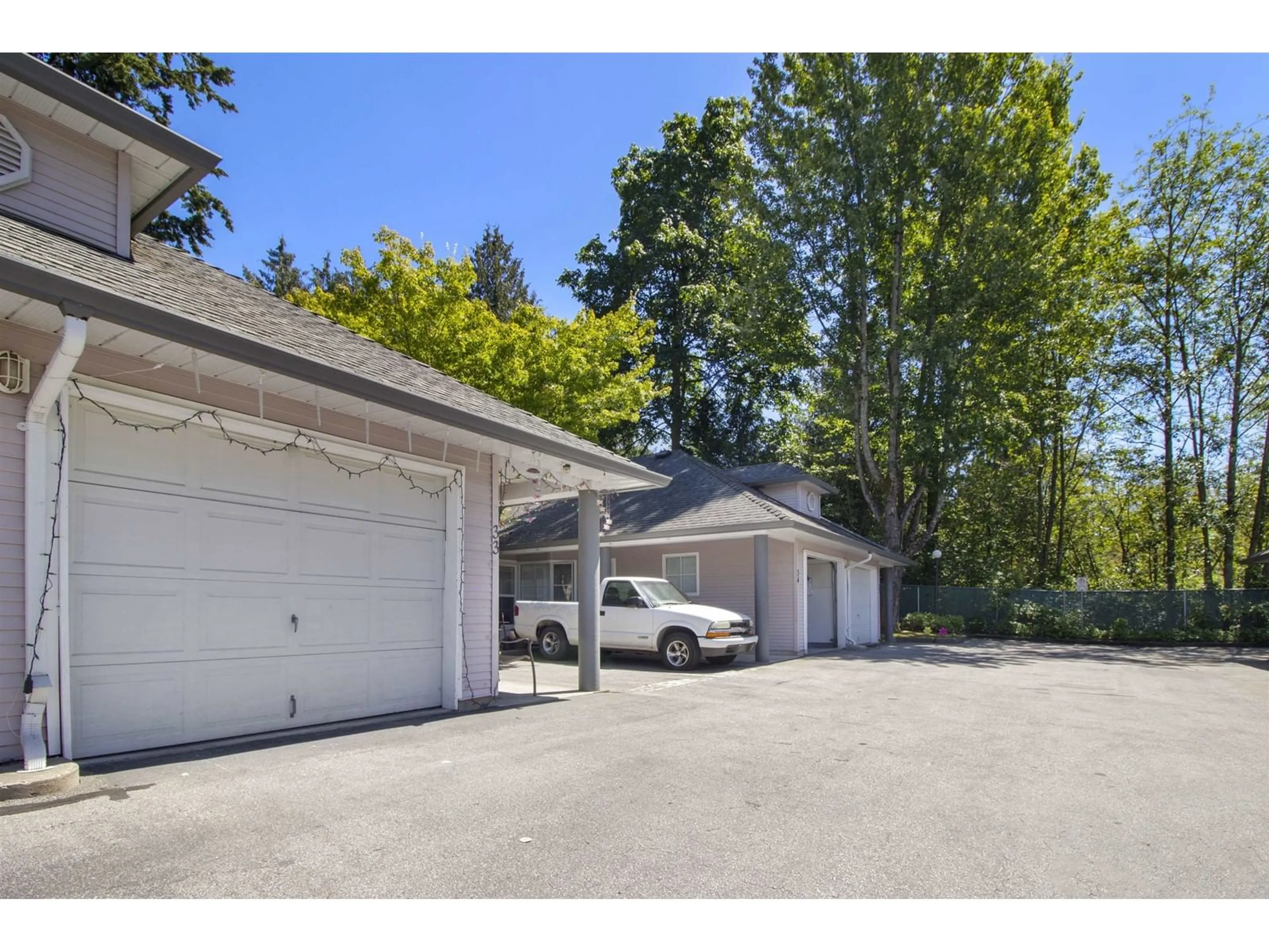 Indoor garage for 33 9088 HOLT ROAD, Surrey British Columbia V3V4H3