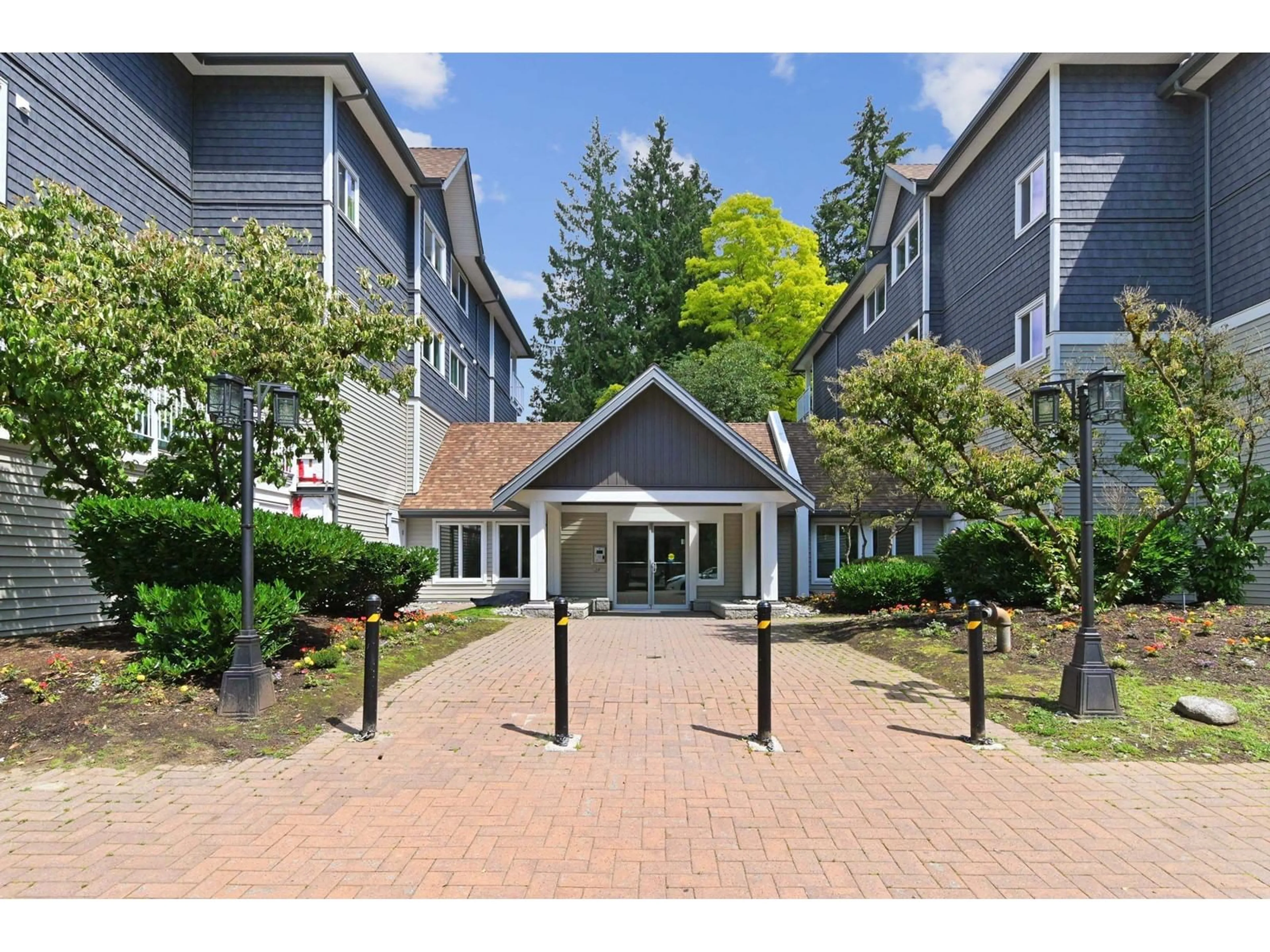 A pic from exterior of the house or condo for 309 9650 148 STREET, Surrey British Columbia V3R0W2