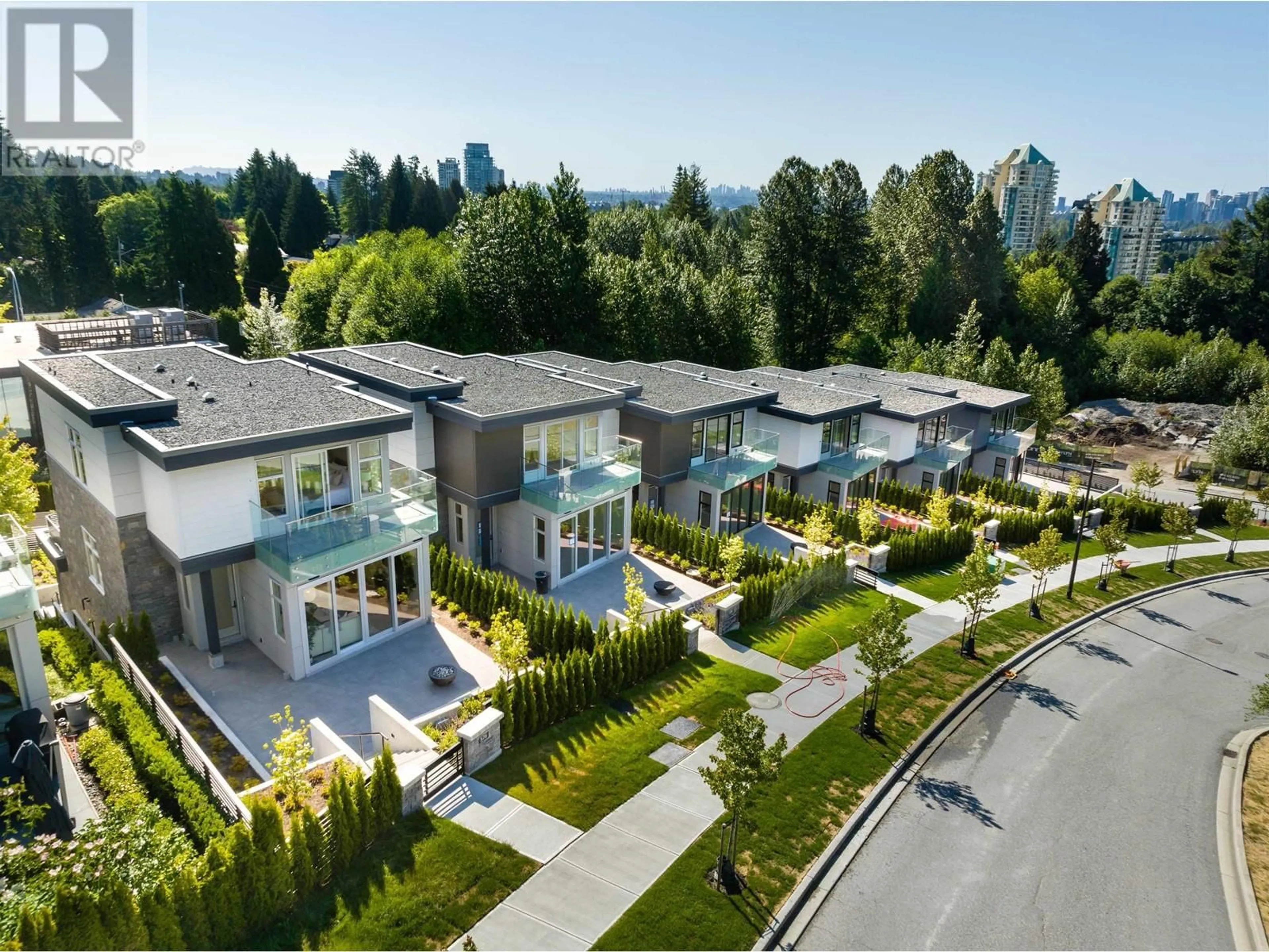 A pic from exterior of the house or condo for 584 ARTHUR ERICKSON PLACE, West Vancouver British Columbia V7T1J1