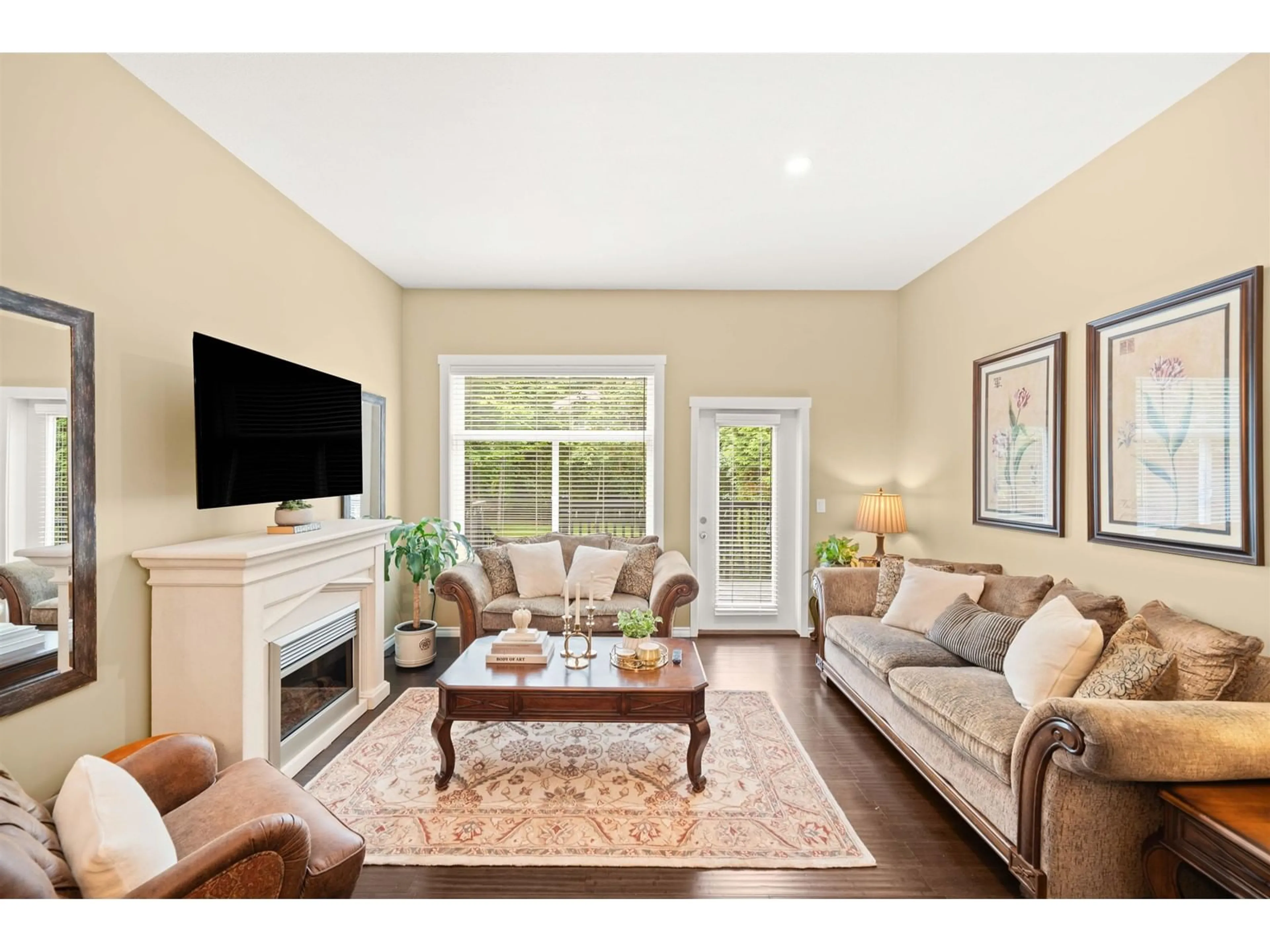 Living room for 50 15075 60 AVENUE, Surrey British Columbia V3S1S1