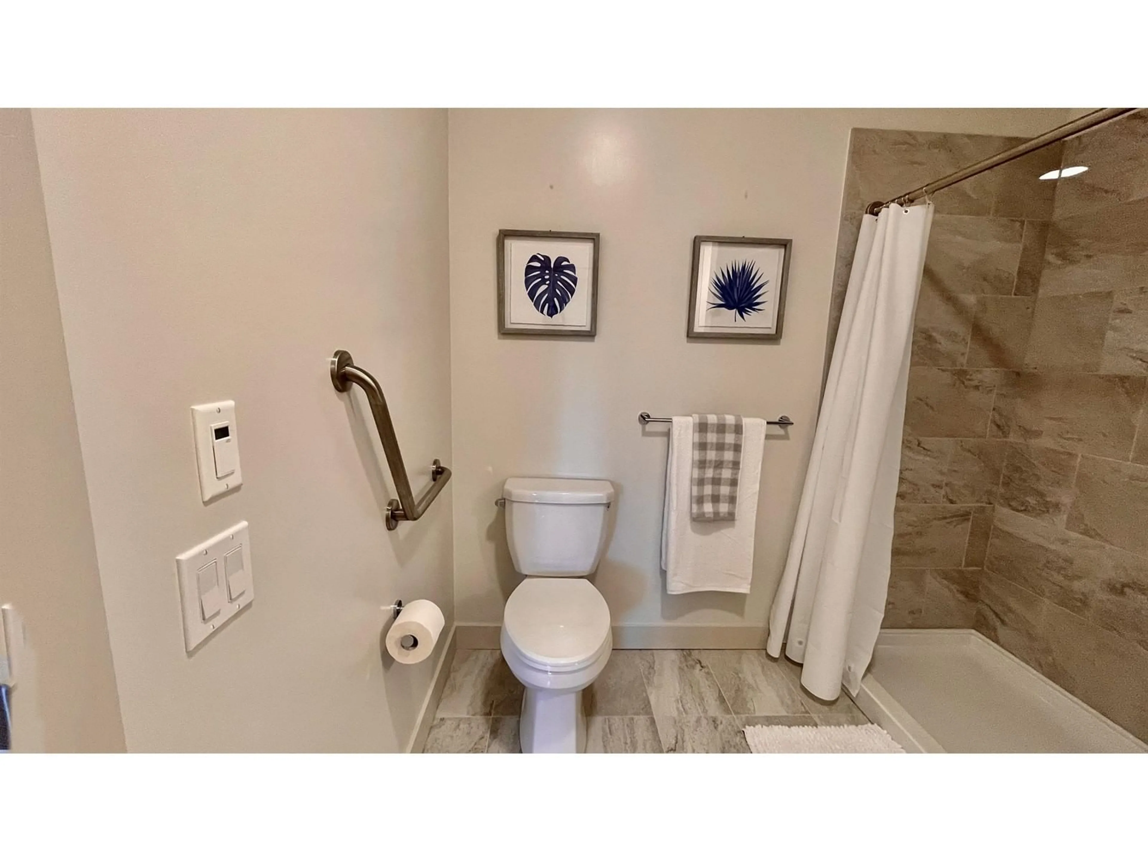 Bathroom for 331 10928 132 STREET, Surrey British Columbia V3T3W7