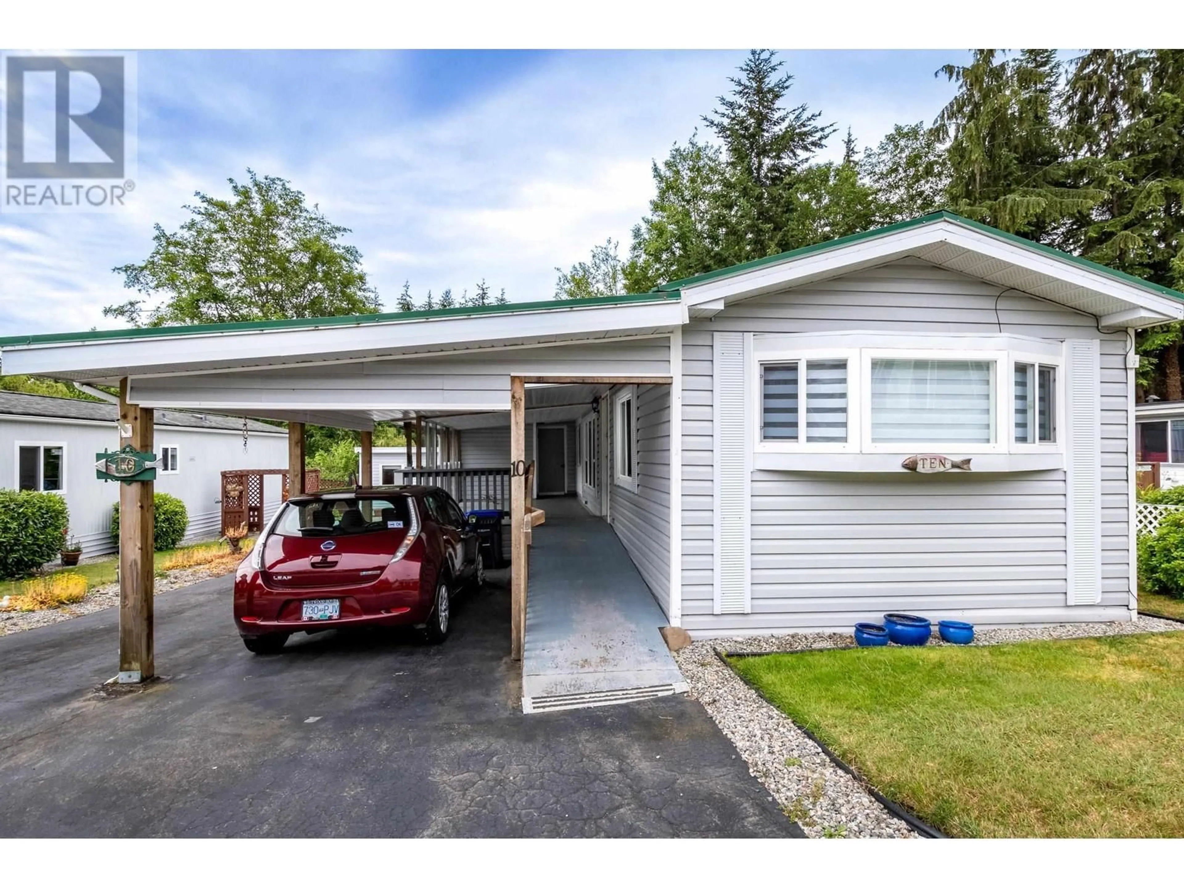 Indoor garage for 10 4116 BROWNING ROAD, Sechelt British Columbia V7Z0A3