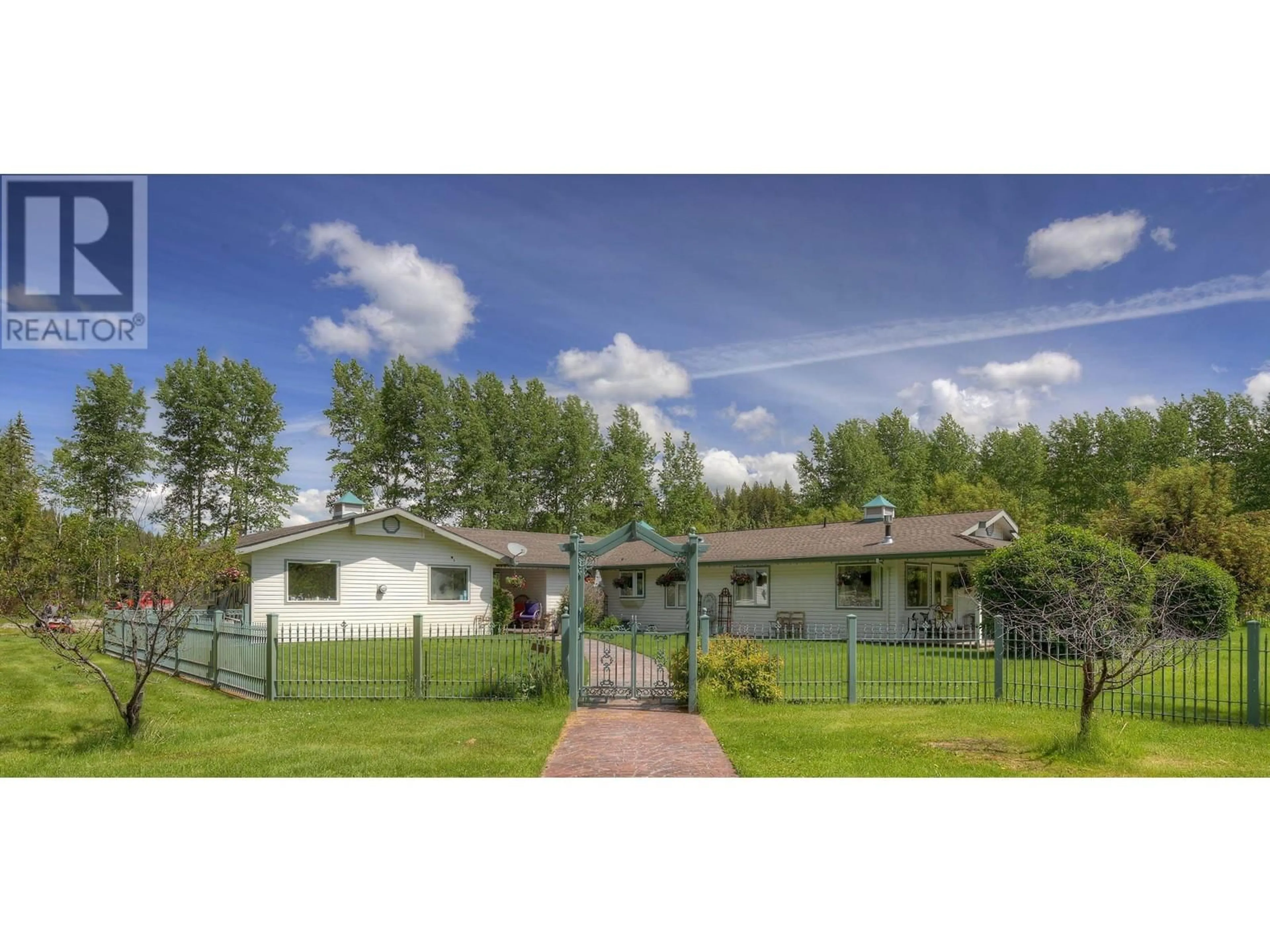 Cottage for 3835 N CARIBOO 97 HIGHWAY, Williams Lake British Columbia V2G5A3