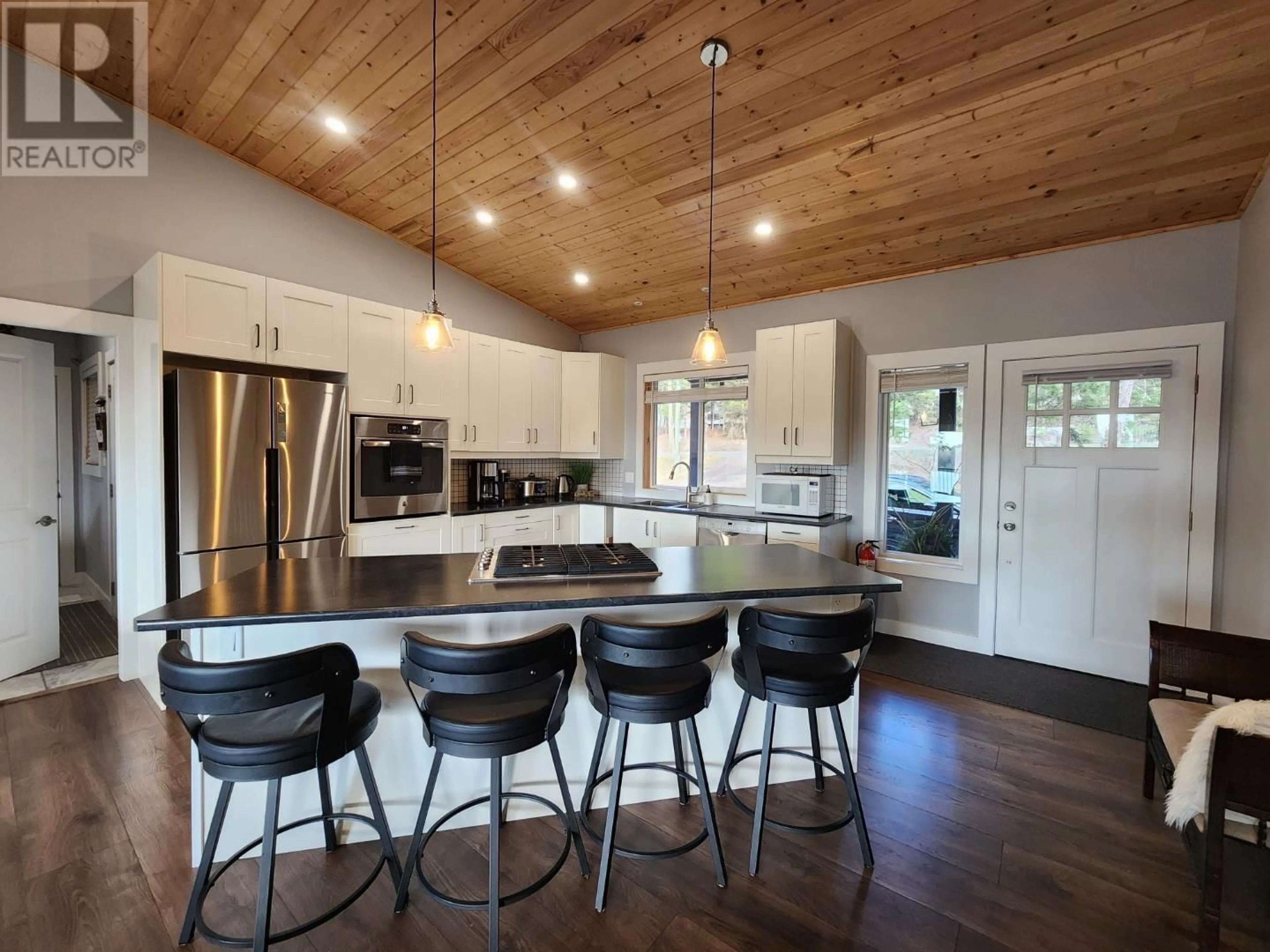 Contemporary kitchen for 4750 TELQUA DRIVE, 108 Mile Ranch British Columbia V0K2Z0
