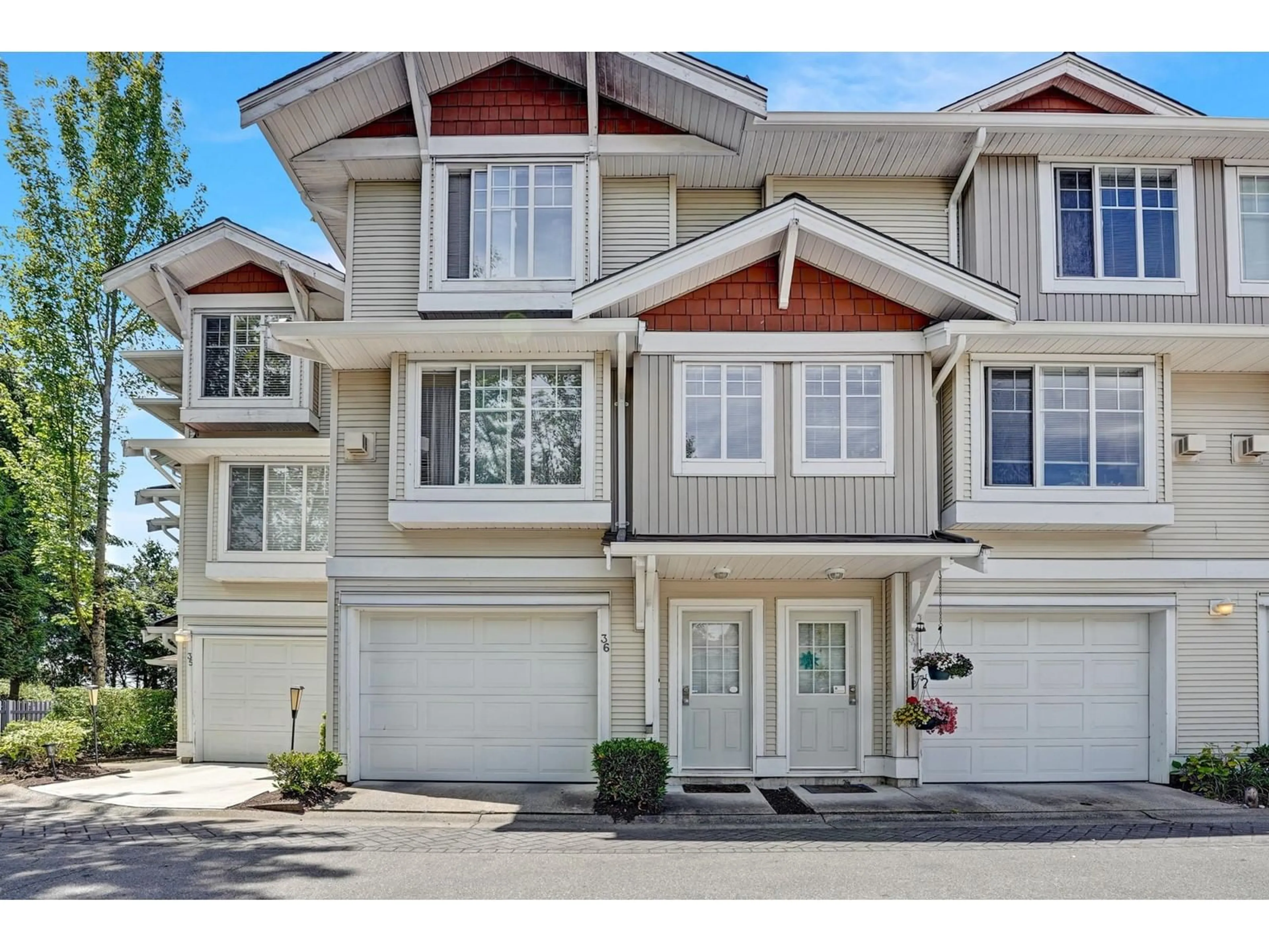 A pic from exterior of the house or condo for 36 12110 75A AVENUE, Surrey British Columbia V3W1M1
