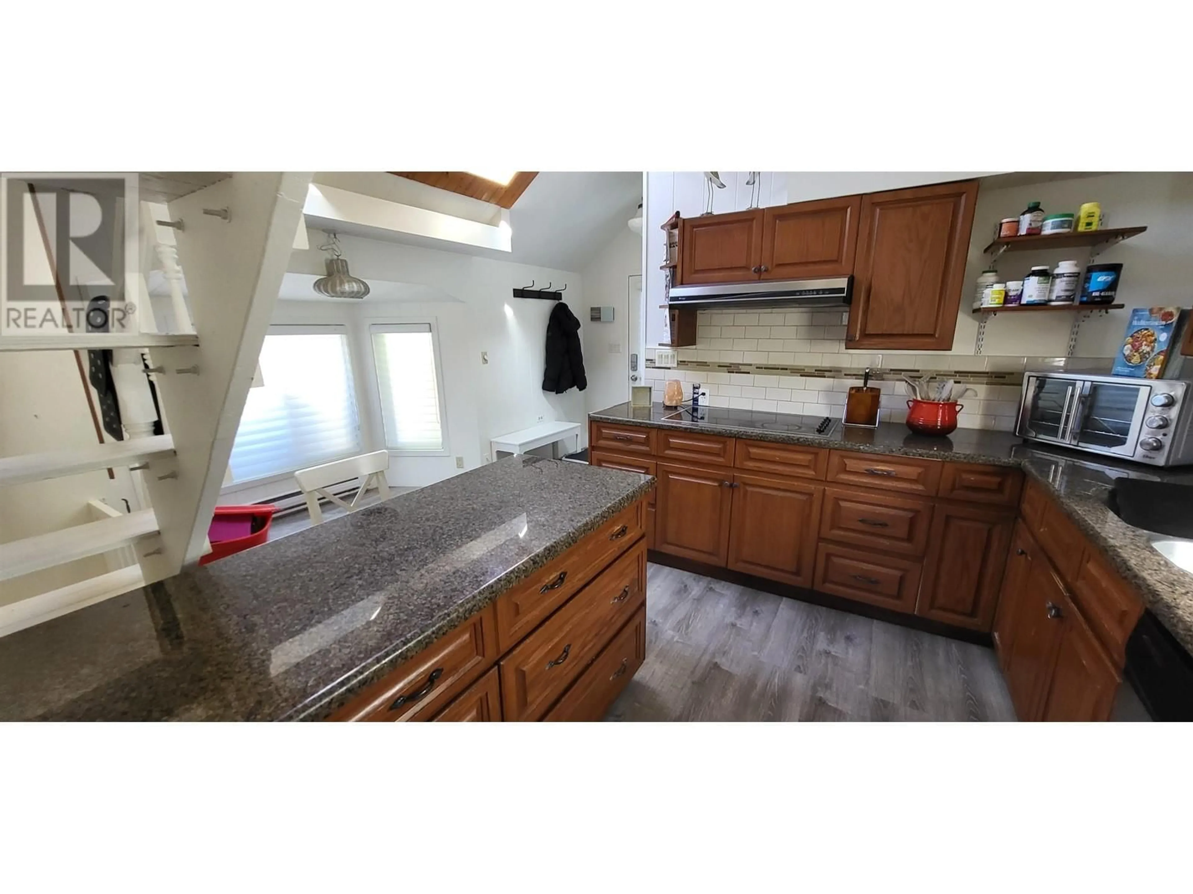 Standard kitchen, ceramic/tile floor for 3443 RIVER ROAD, Delta British Columbia V4K3N2