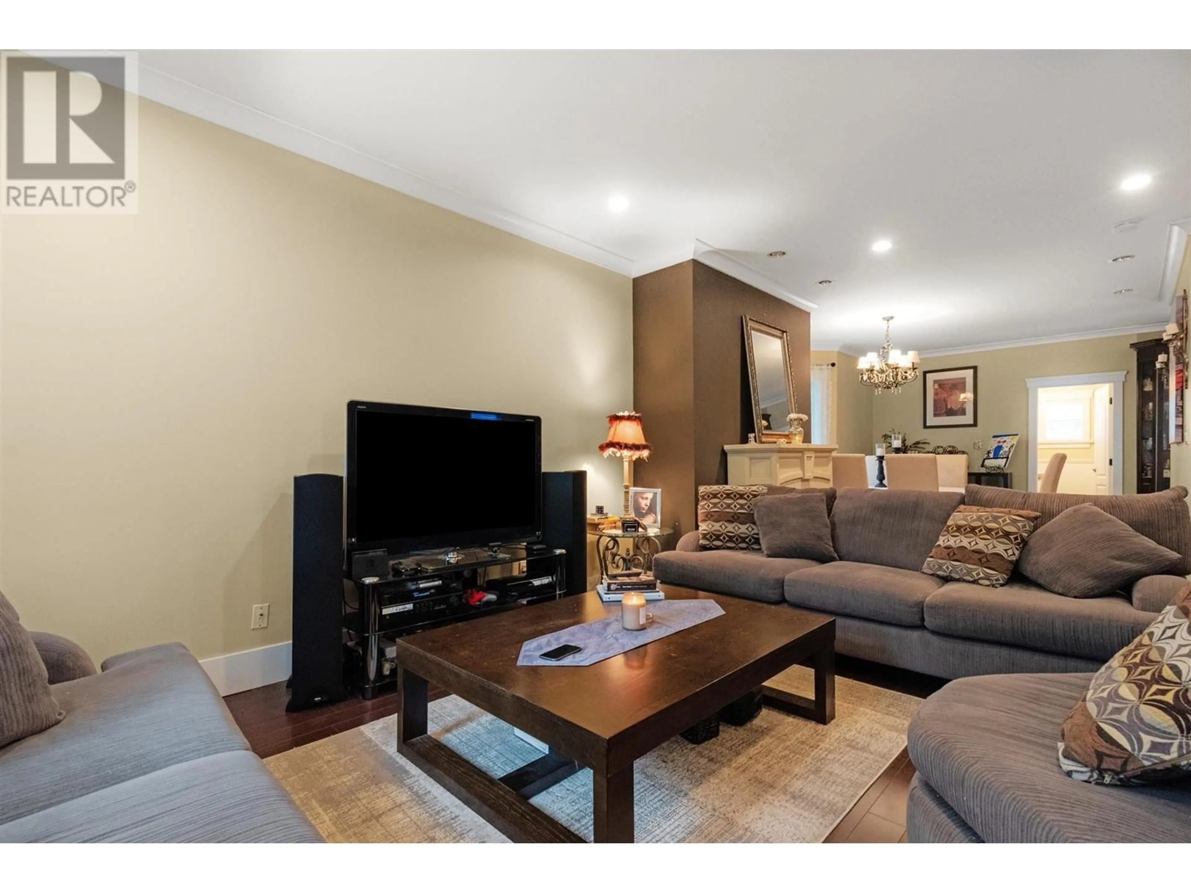 Living room for 2385 W 7TH AVENUE, Vancouver British Columbia V6K1Y4