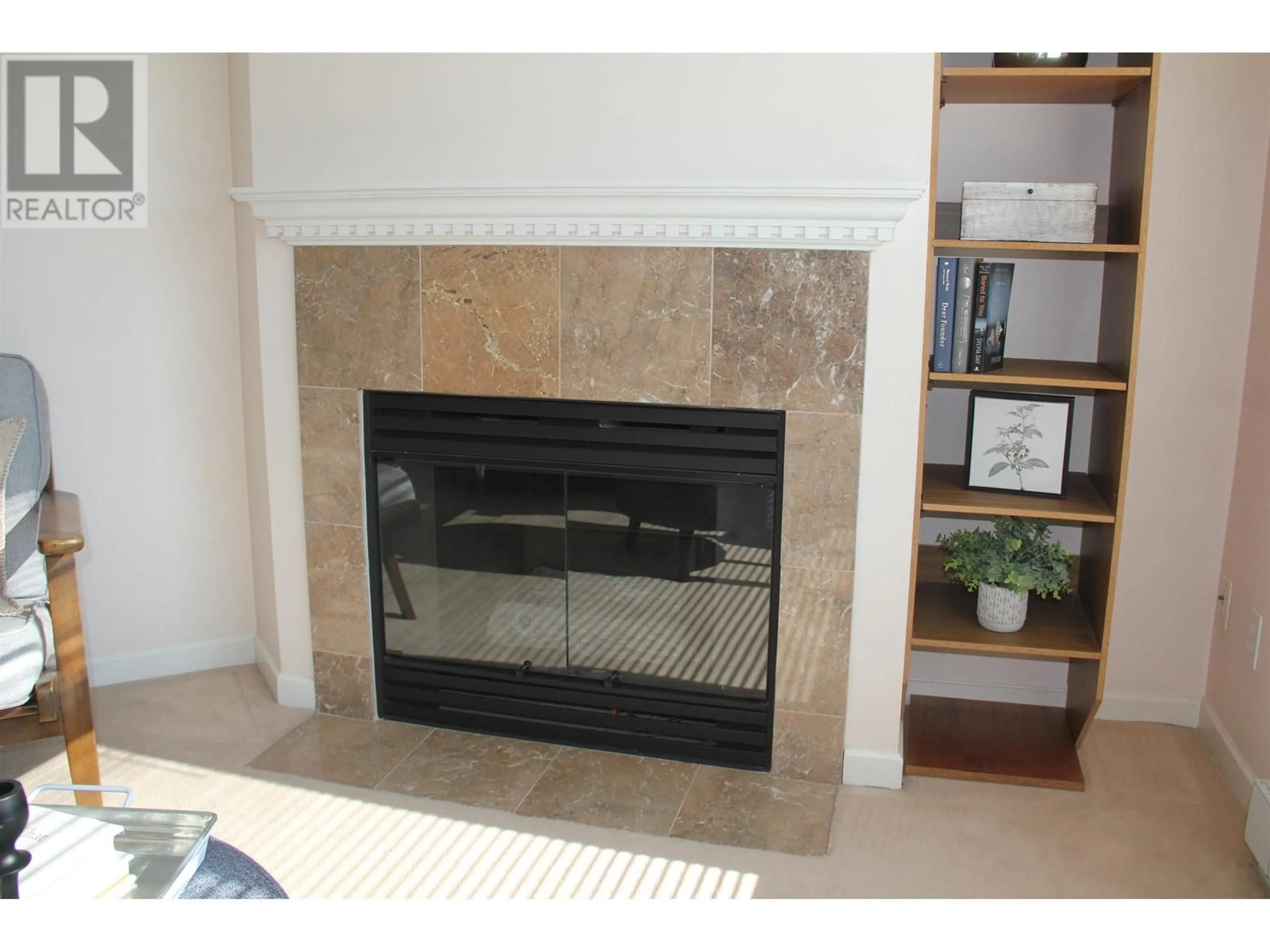 Living room, ceramic floors for PH6 1011 W KING EDWARD AVENUE, Vancouver British Columbia V6H1Z3