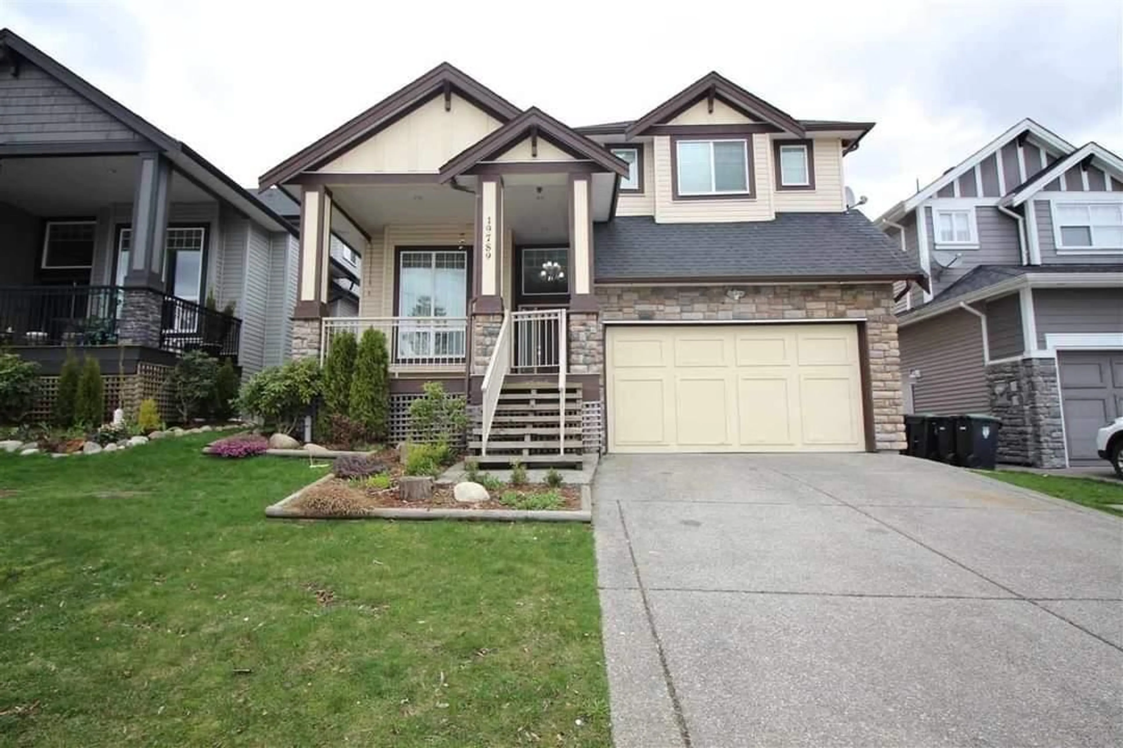 Home with vinyl exterior material, street for 19789 68 AVENUE, Langley British Columbia V2Y2W5