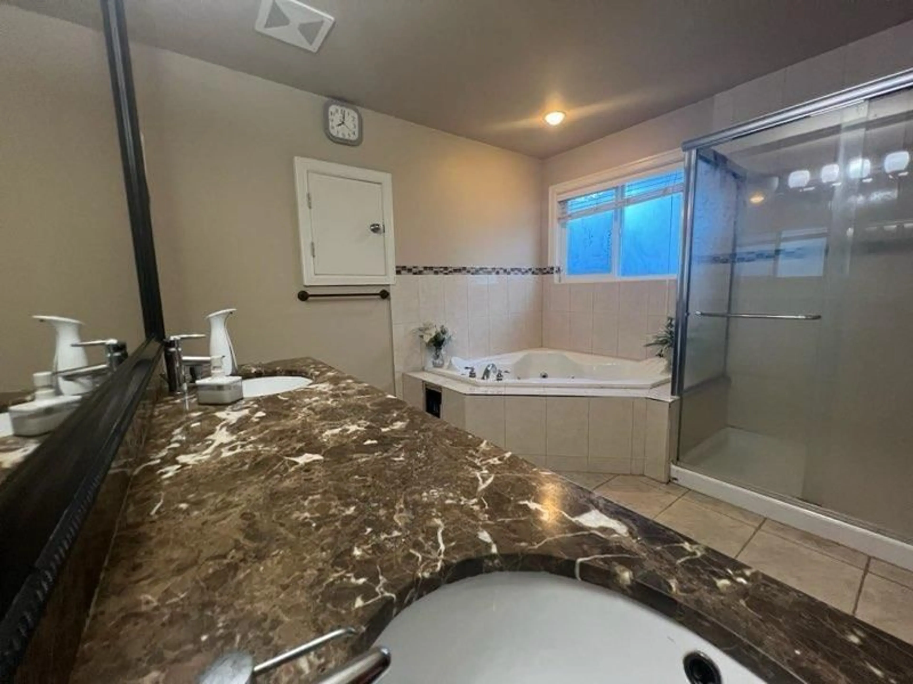 Contemporary bathroom, ceramic/tile floor for 19789 68 AVENUE, Langley British Columbia V2Y2W5