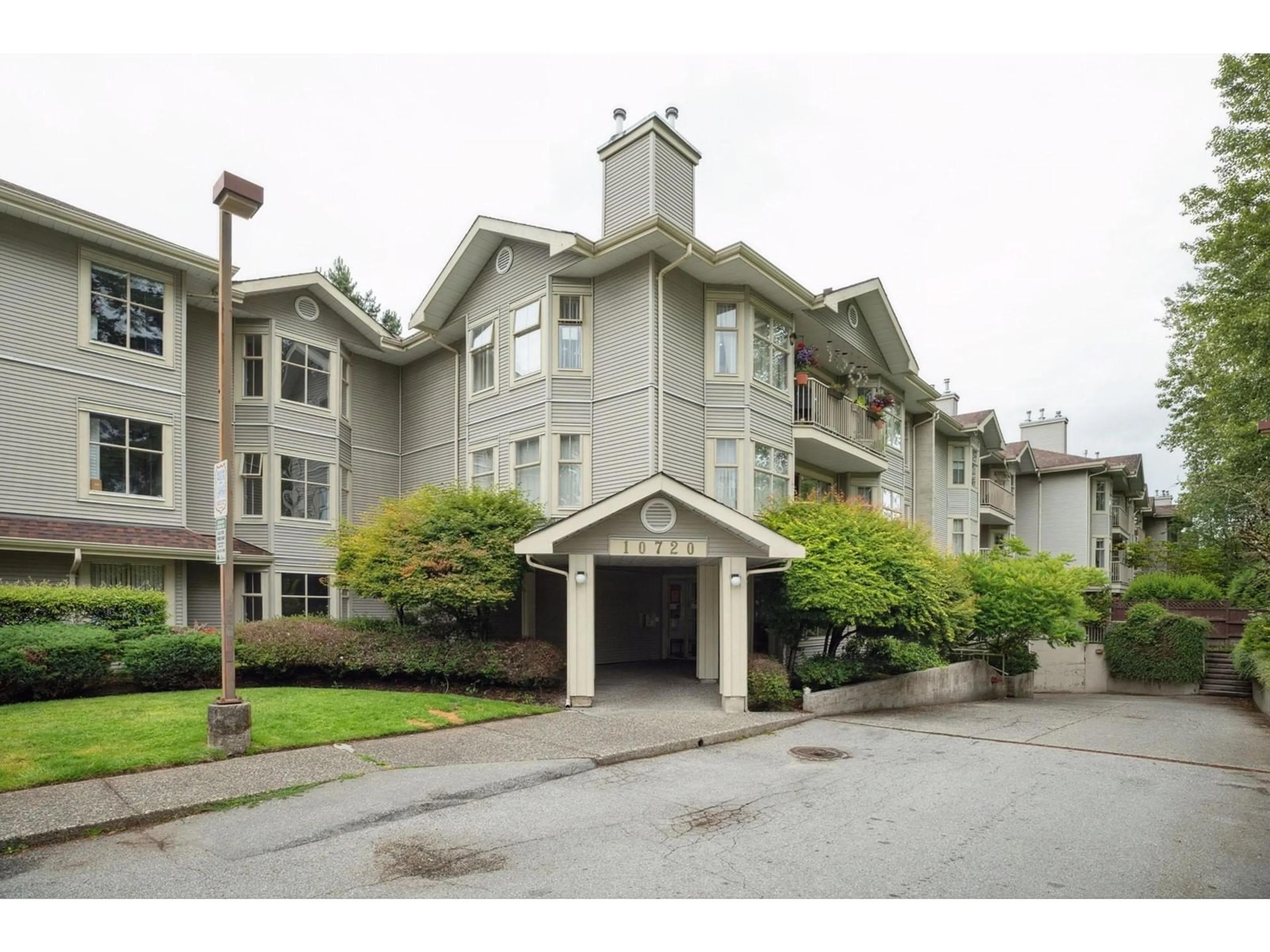 A pic from exterior of the house or condo for 309 10720 138 STREET, Surrey British Columbia V3T4K5
