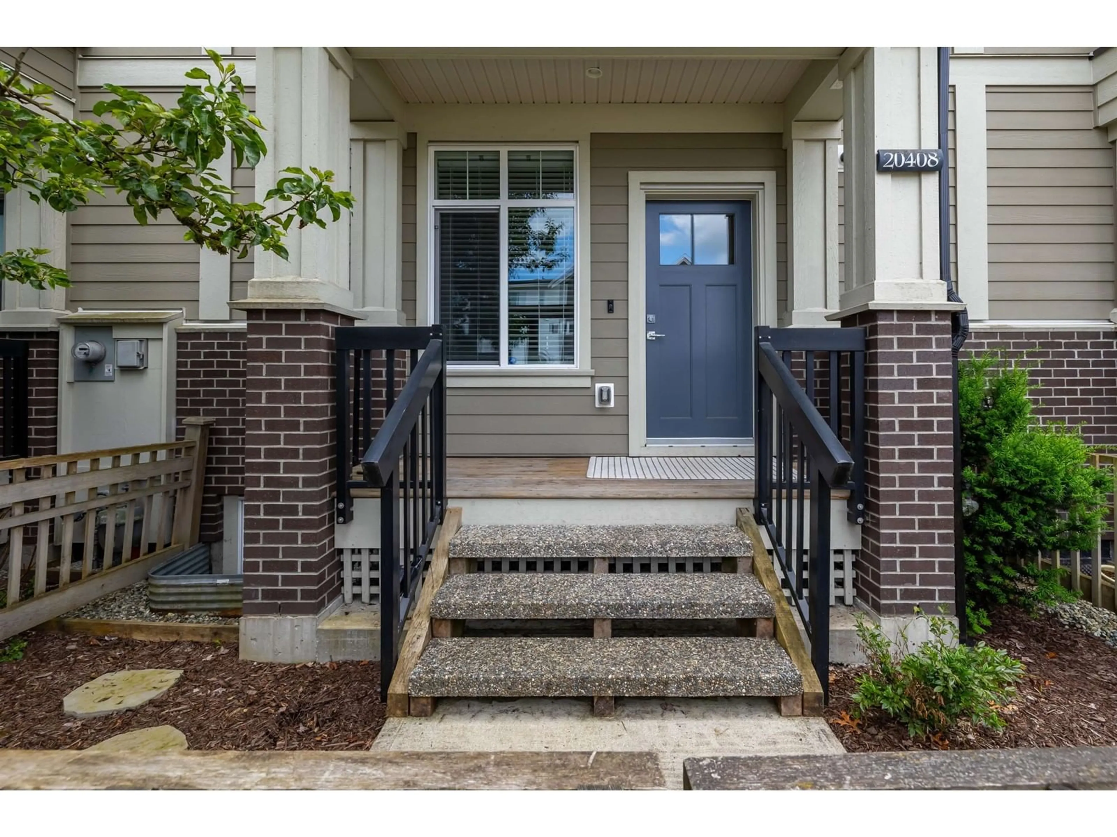 Indoor entryway for 20408 84 AVENUE, Langley British Columbia V2Y0R6