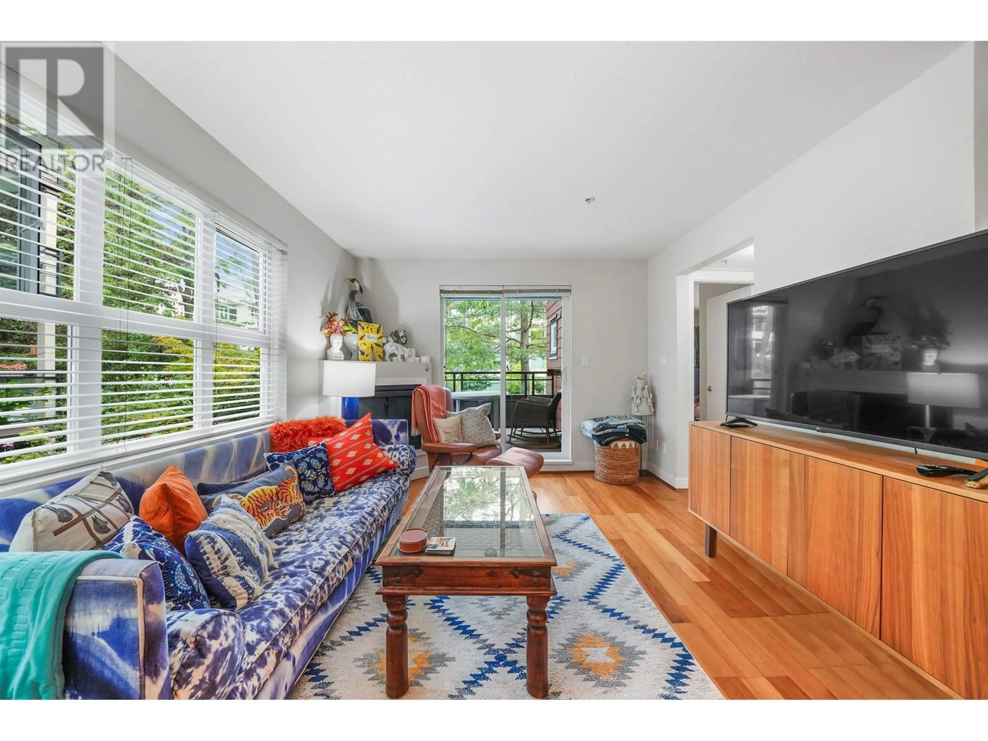 Living room for 206 736 W 14TH AVENUE, Vancouver British Columbia V5Z1P9