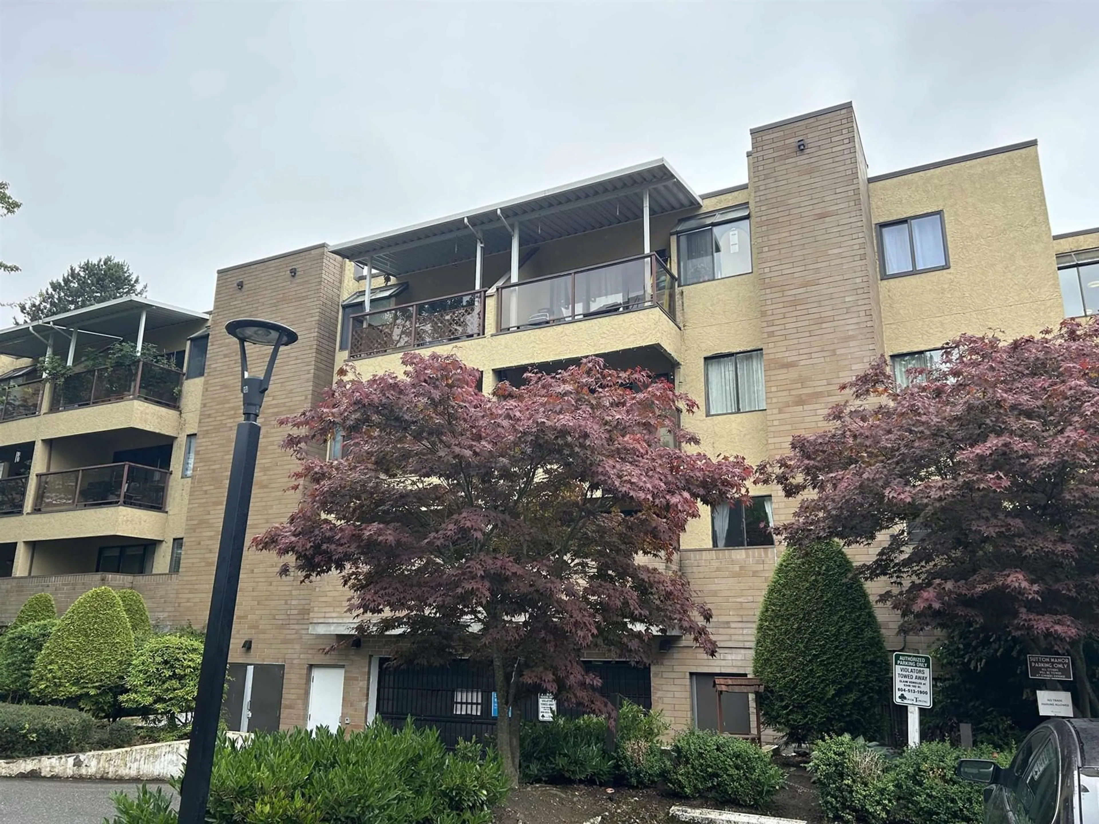 A pic from exterior of the house or condo for 206 10157 UNIVERSITY DRIVE, Surrey British Columbia V3T5L7