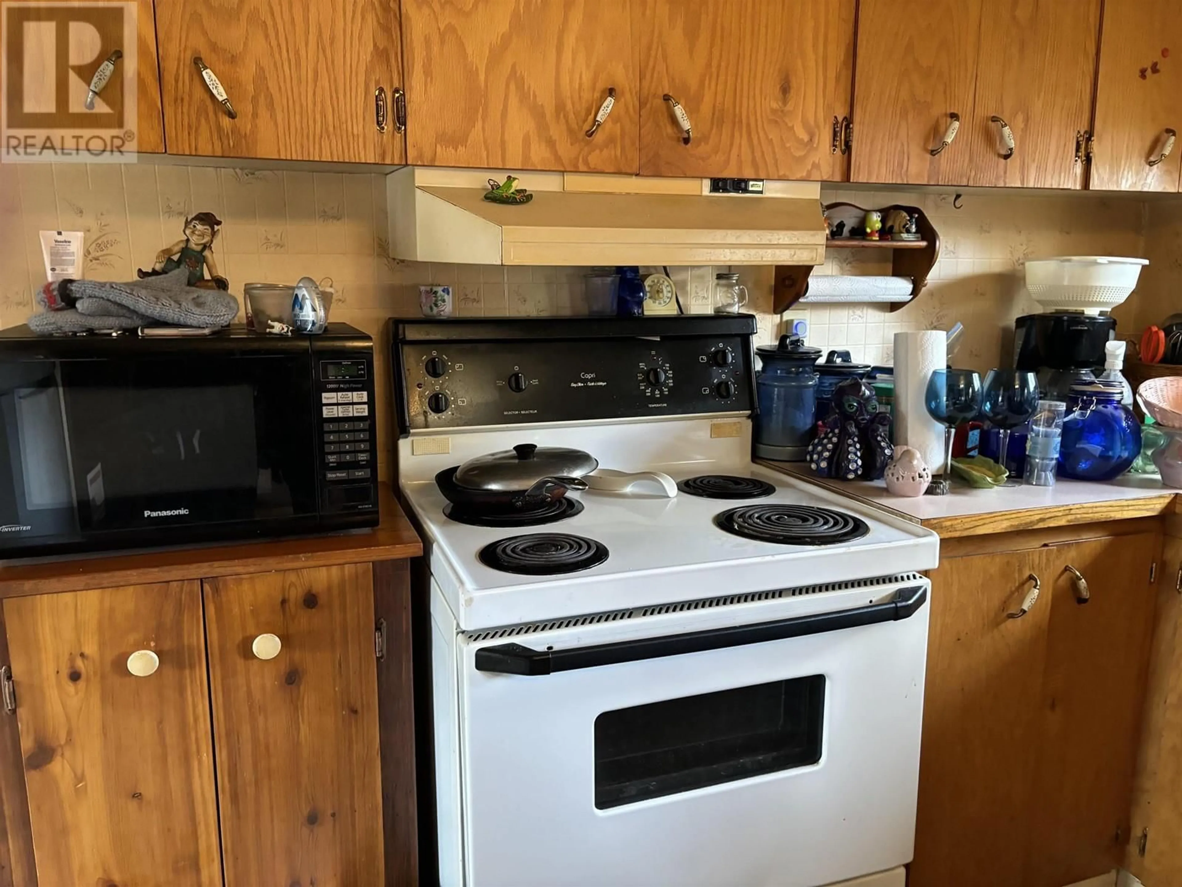 Standard kitchen for 504 SCHMIDT ROAD, Williams Lake British Columbia V2G3J8