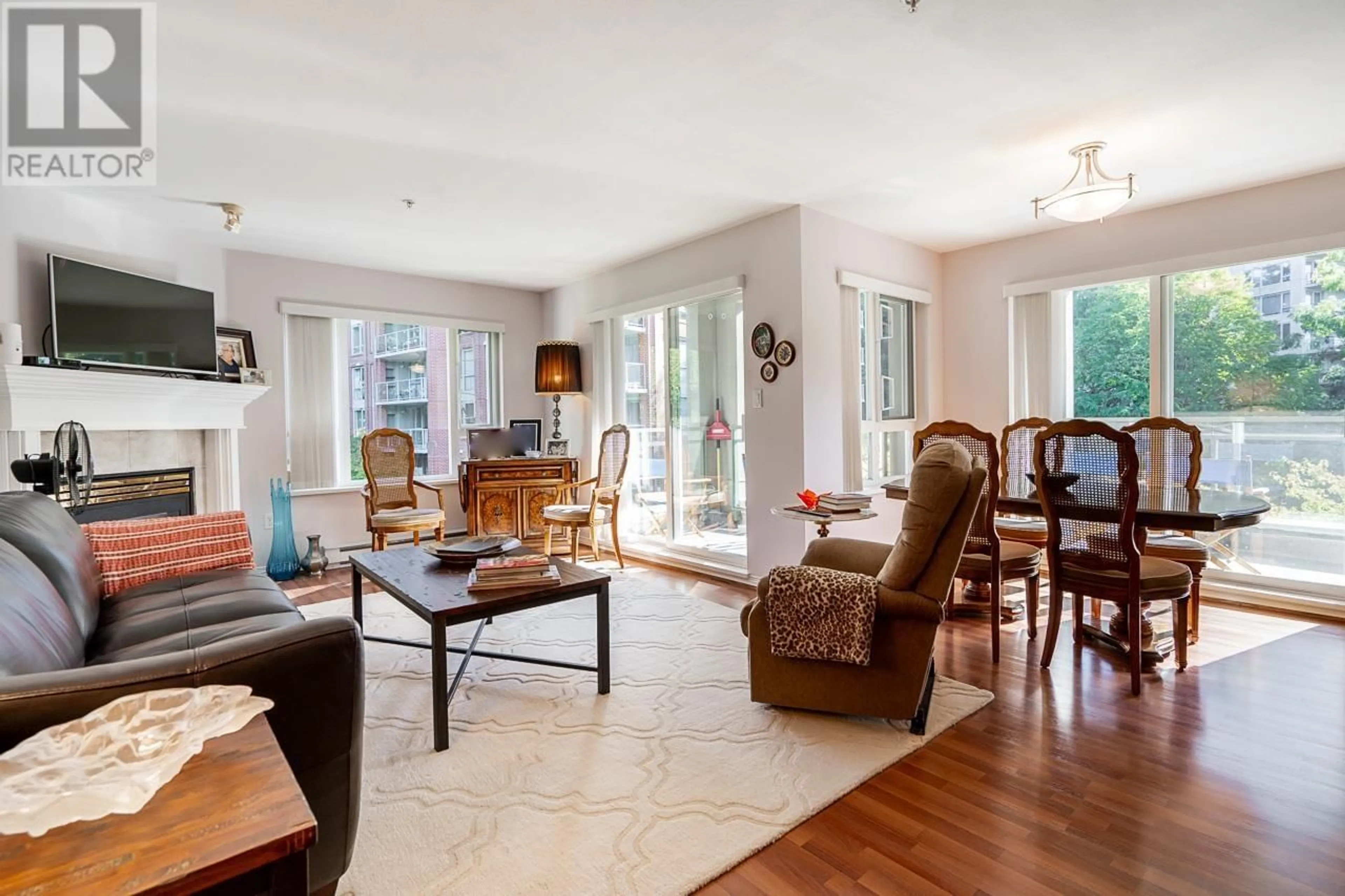 Living room for 303 5683 HAMPTON PLACE, Vancouver British Columbia V6T2H3