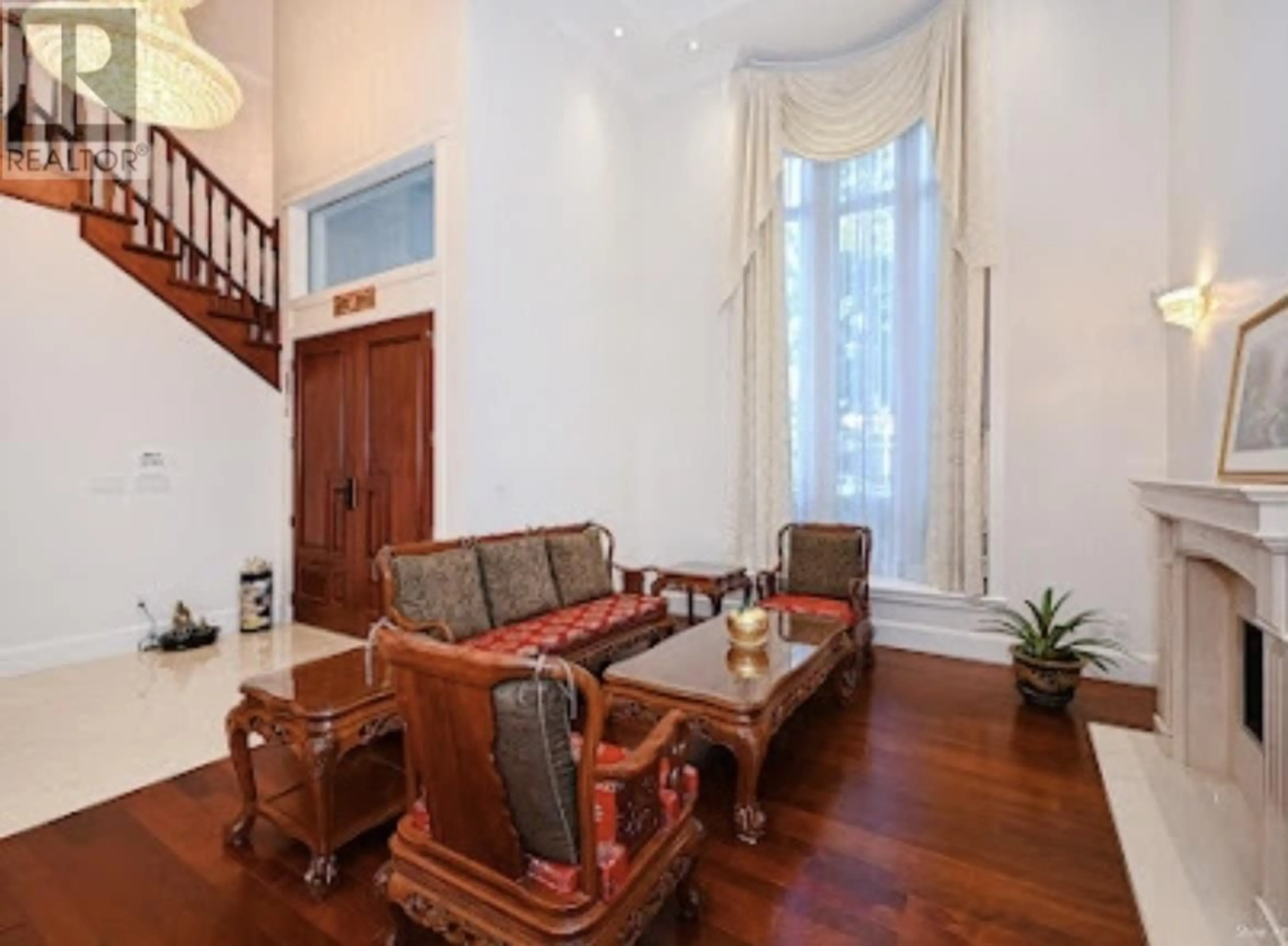 Living room, wood floors for 3671 SPRINGTHORNE CRESCENT, Richmond British Columbia V7E1Z8