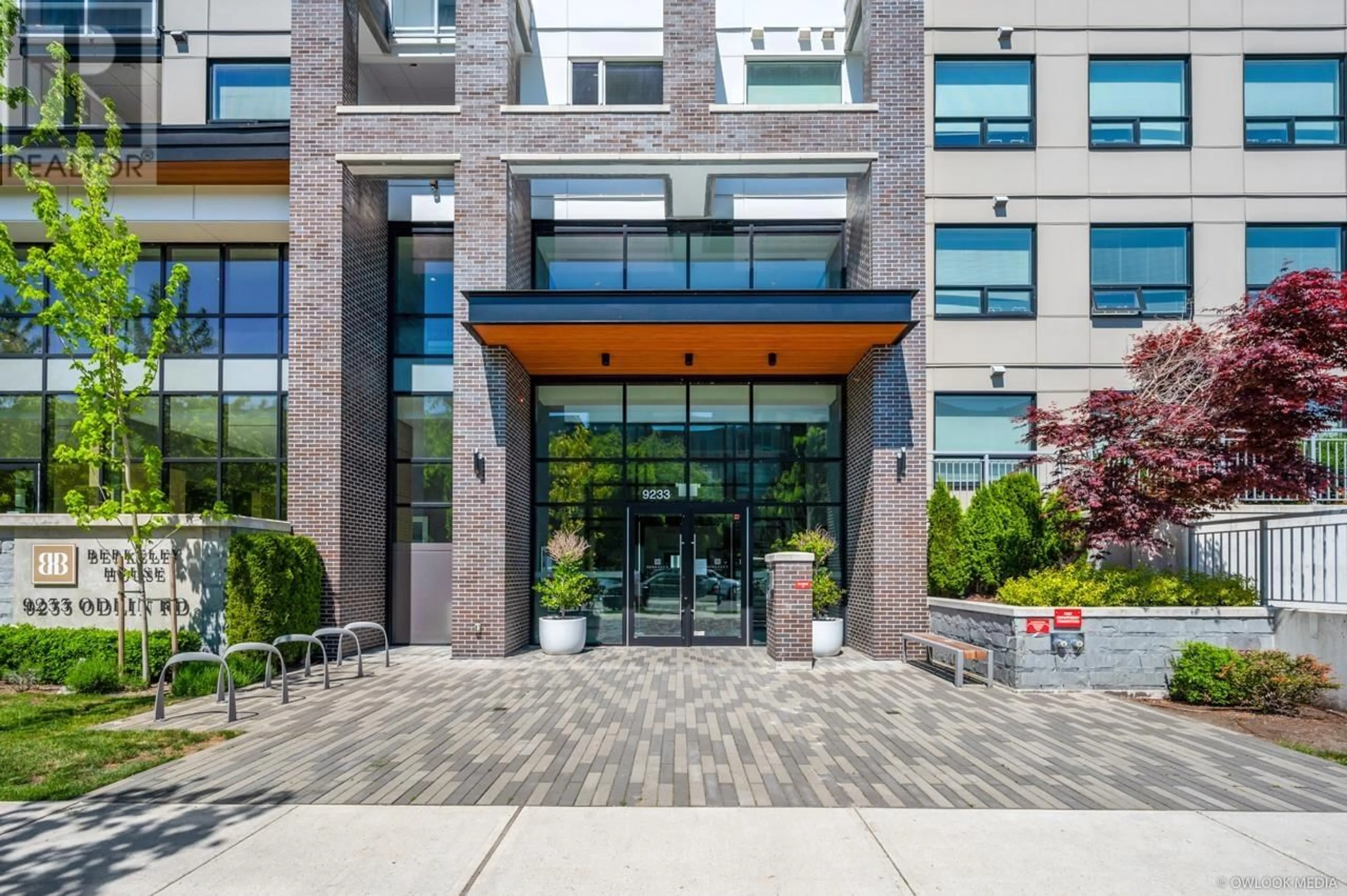 Indoor foyer for 502 9233 ODLIN ROAD, Richmond British Columbia V6X0V4