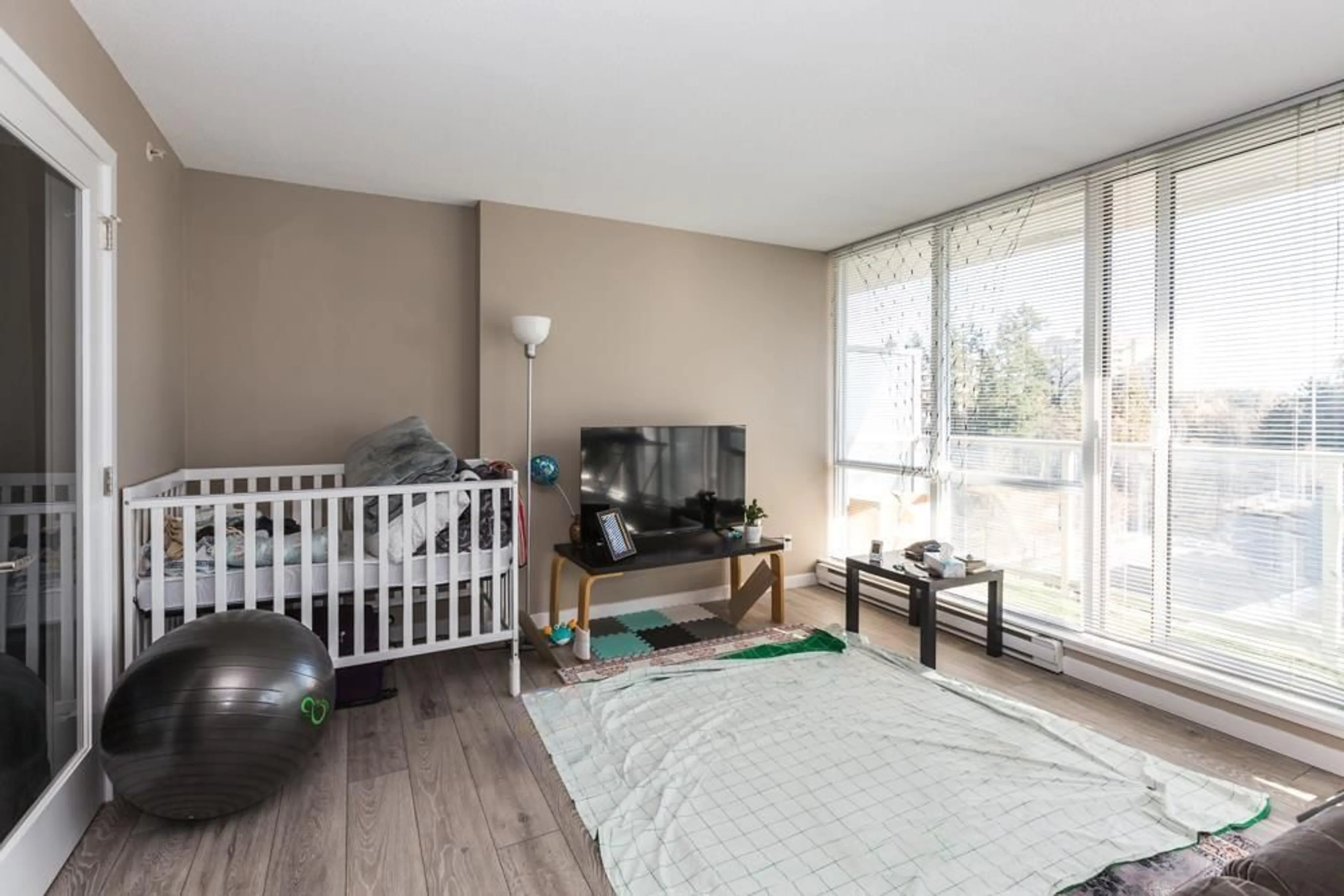 A pic of a room for 606 9981 WHALLEY BOULEVARD, Surrey British Columbia V3T0G6