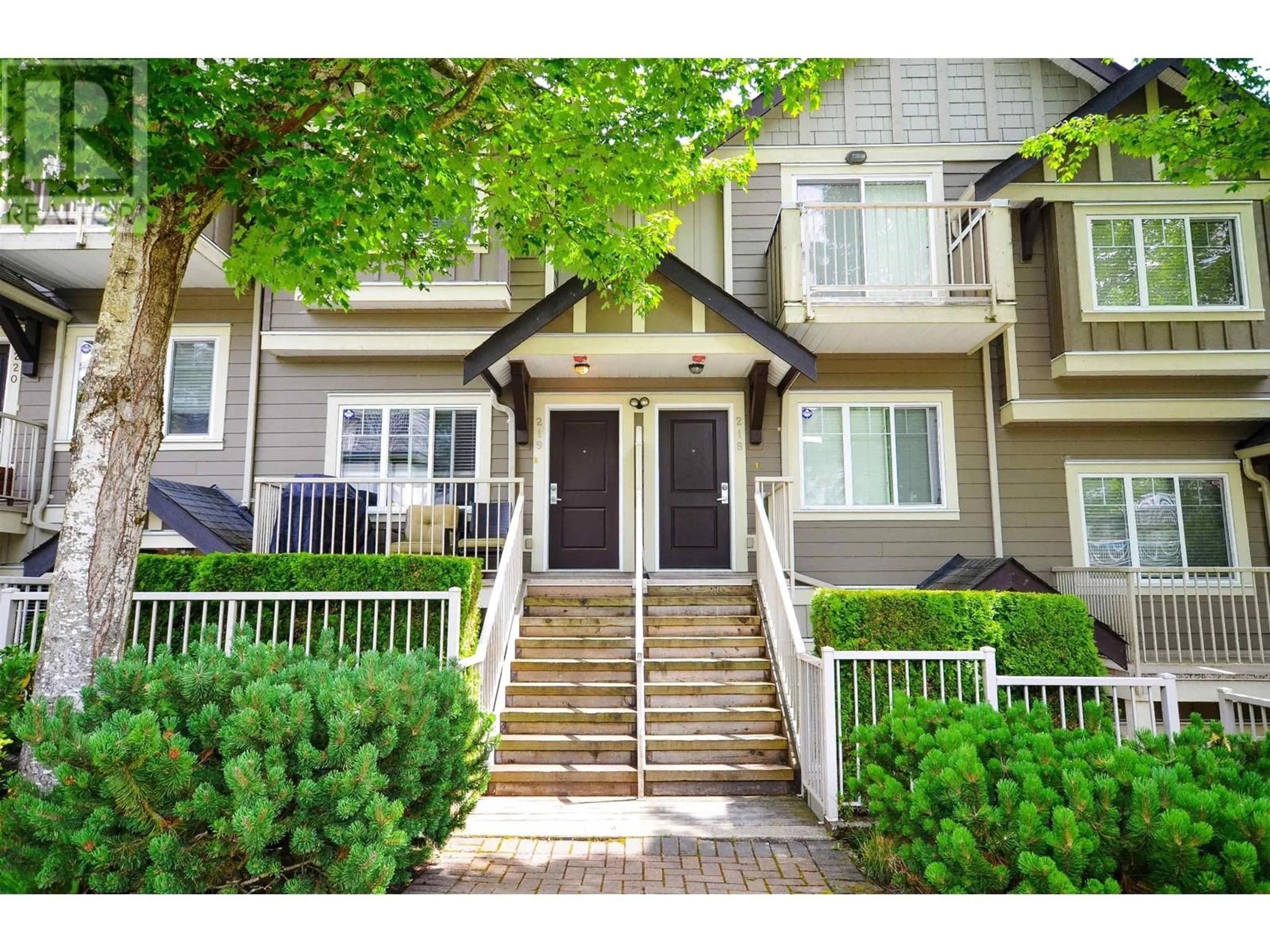 A pic from exterior of the house or condo for 219 368 ELLESMERE AVENUE, Burnaby British Columbia V5B3S9