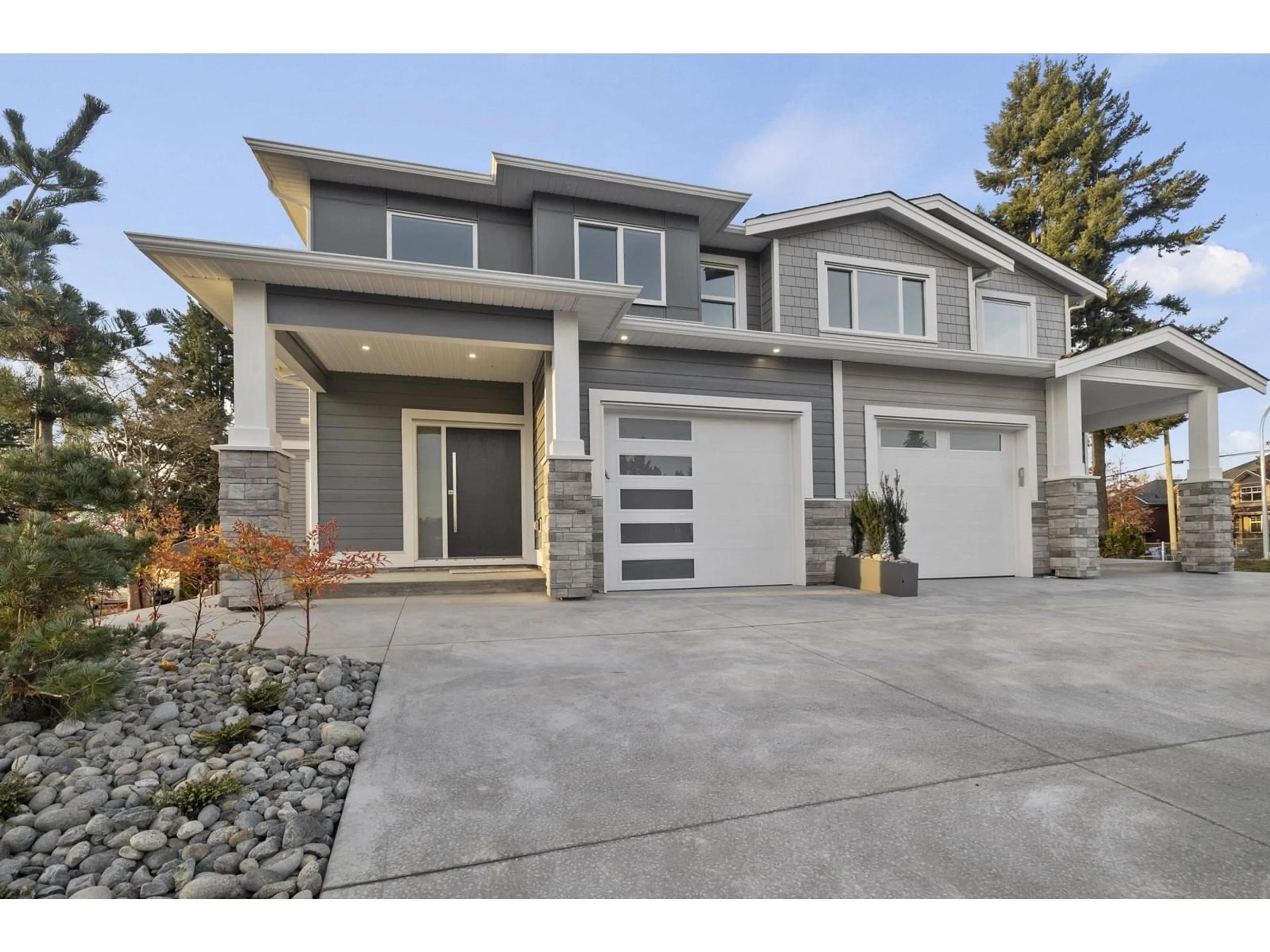 Frontside or backside of a home, the street view for 2811 PLATFORM CRESCENT, Abbotsford British Columbia V4X0B8