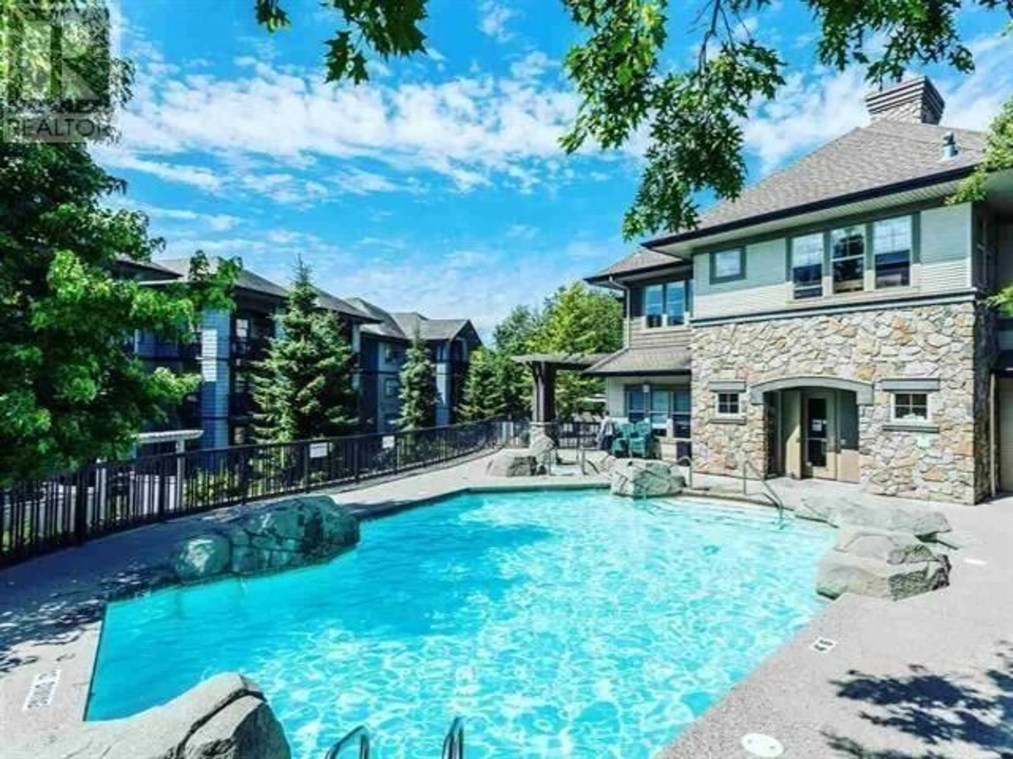 Indoor or outdoor pool for 403 2958 SILVER SPRINGS BOULEVARD, Coquitlam British Columbia V3E3R9