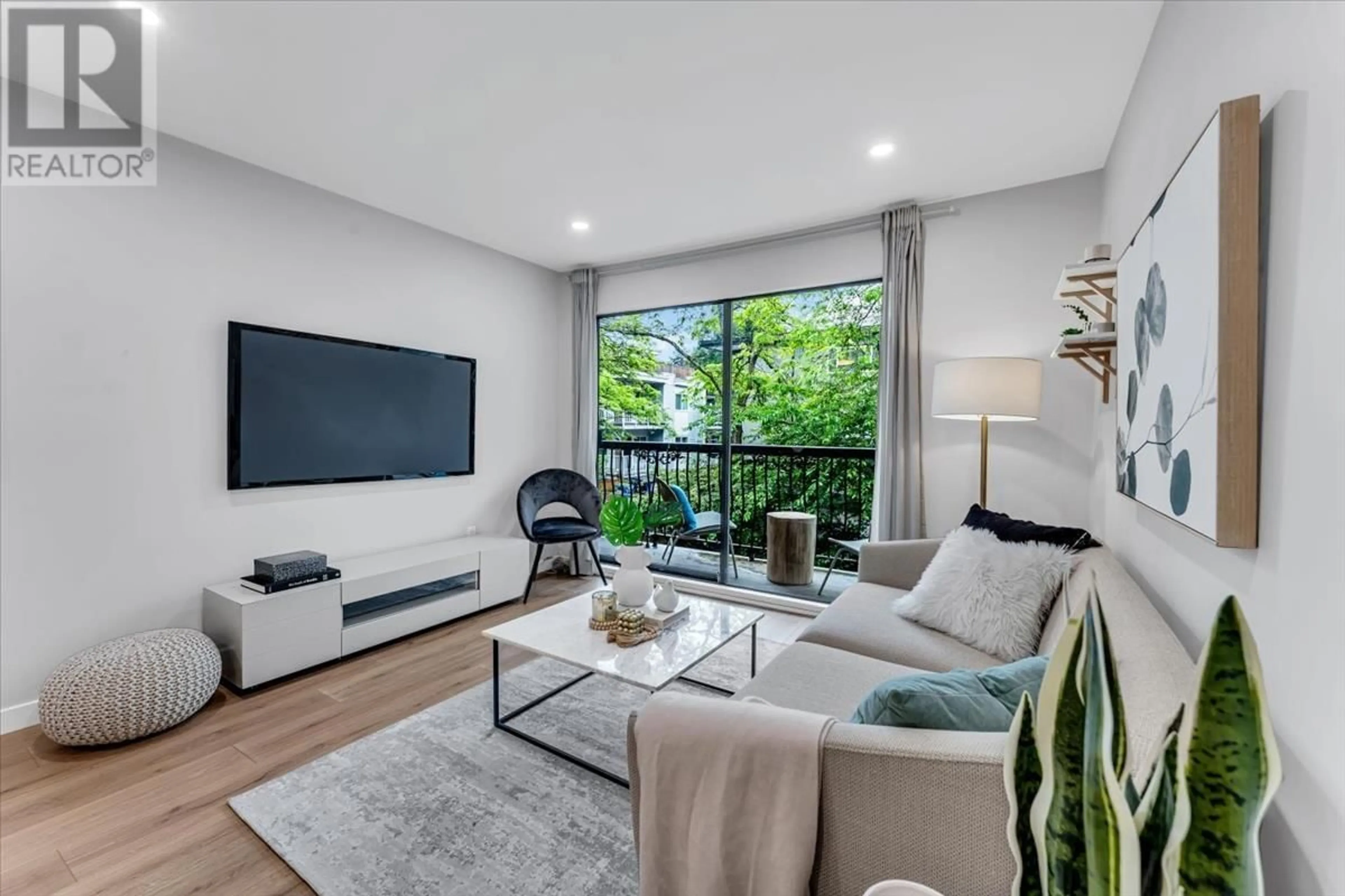 Living room for 210 2330 MAPLE STREET, Vancouver British Columbia V6J3T6