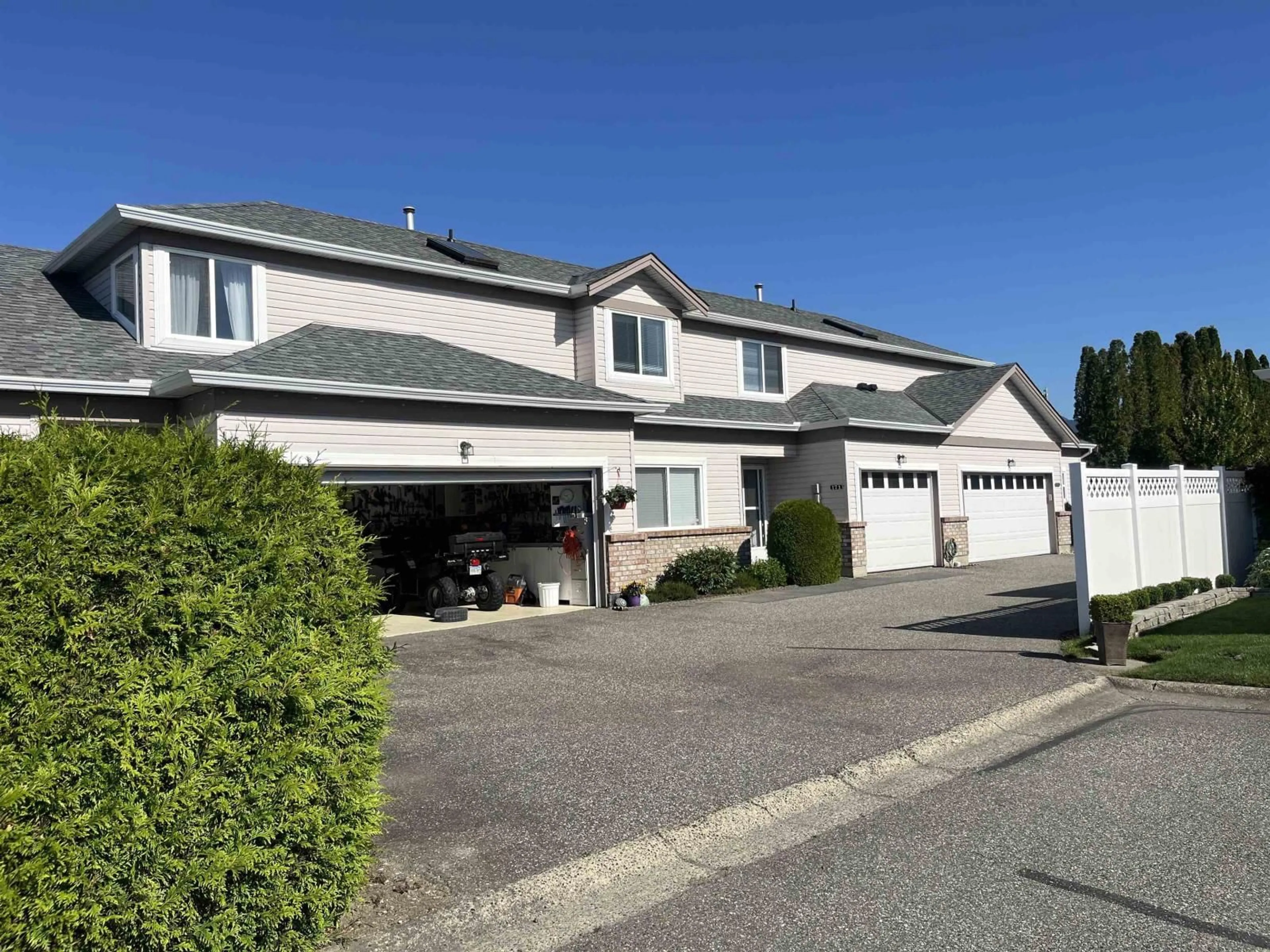 Frontside or backside of a home, the street view for 171 8485 YOUNG ROAD, Chilliwack British Columbia V2P7Y7