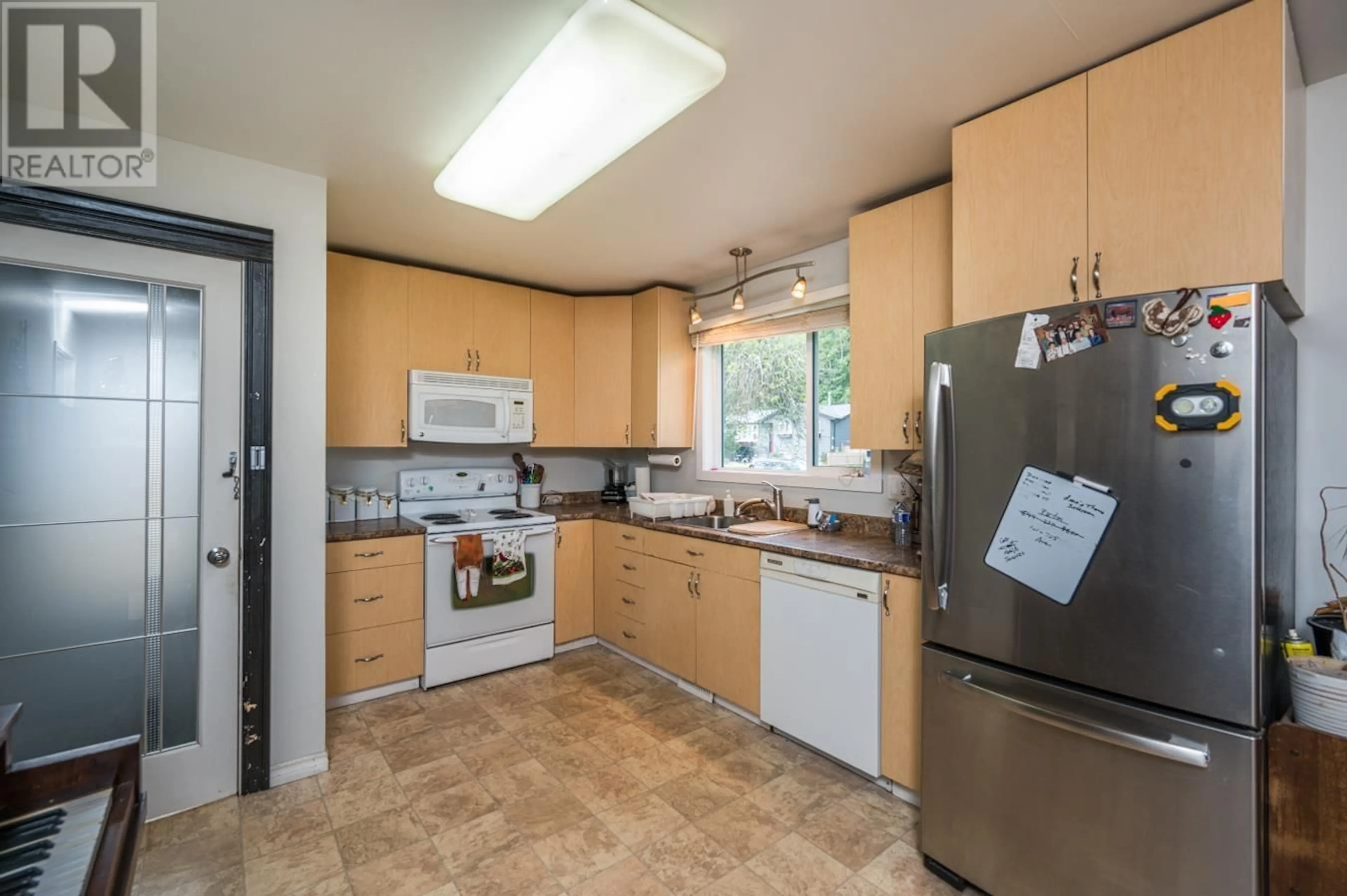 Standard kitchen for 4259 MORGAN CRESCENT, Prince George British Columbia V2N3E7