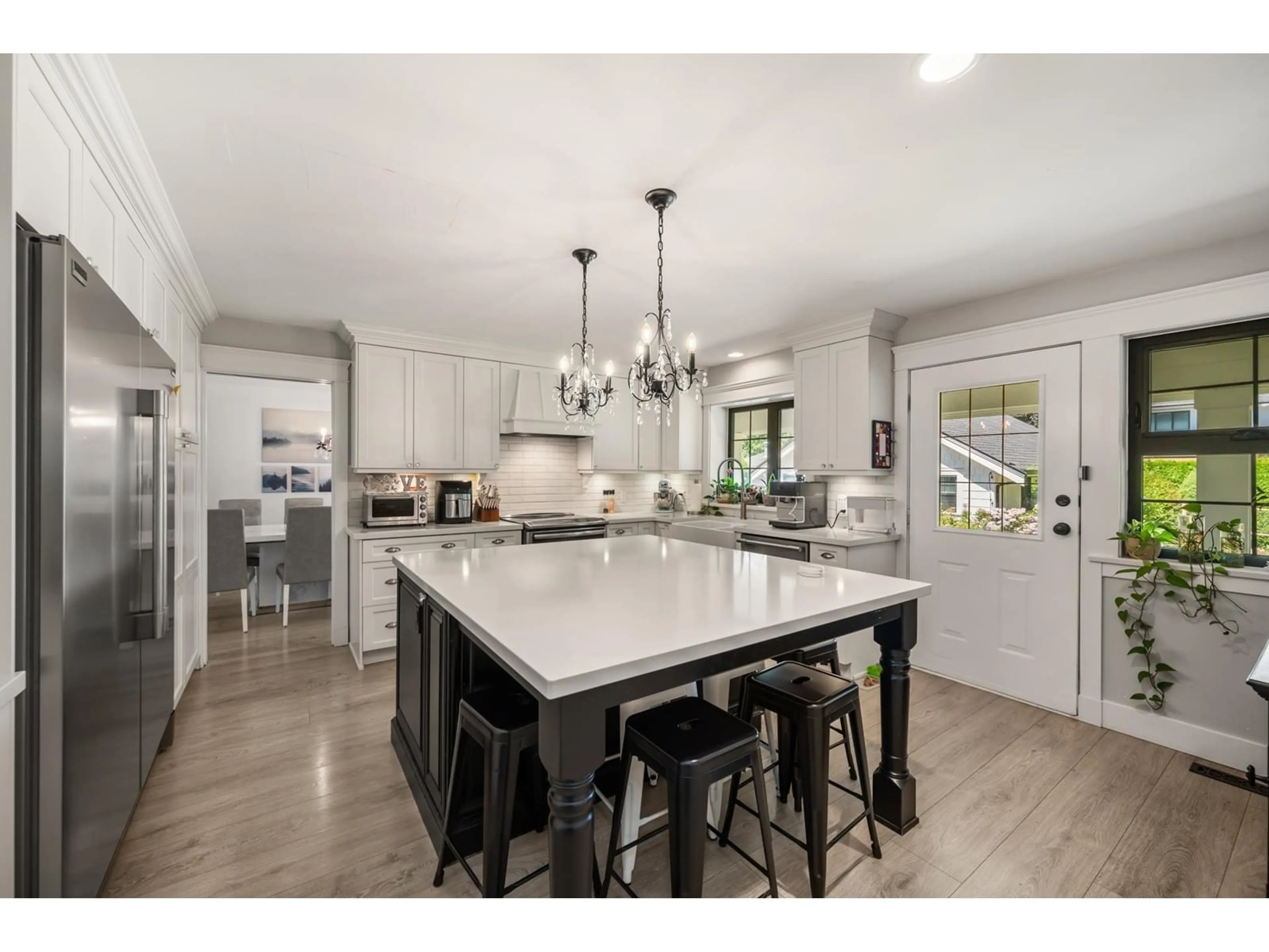 Contemporary kitchen for 20197 42 AVENUE, Langley British Columbia V3A3A6