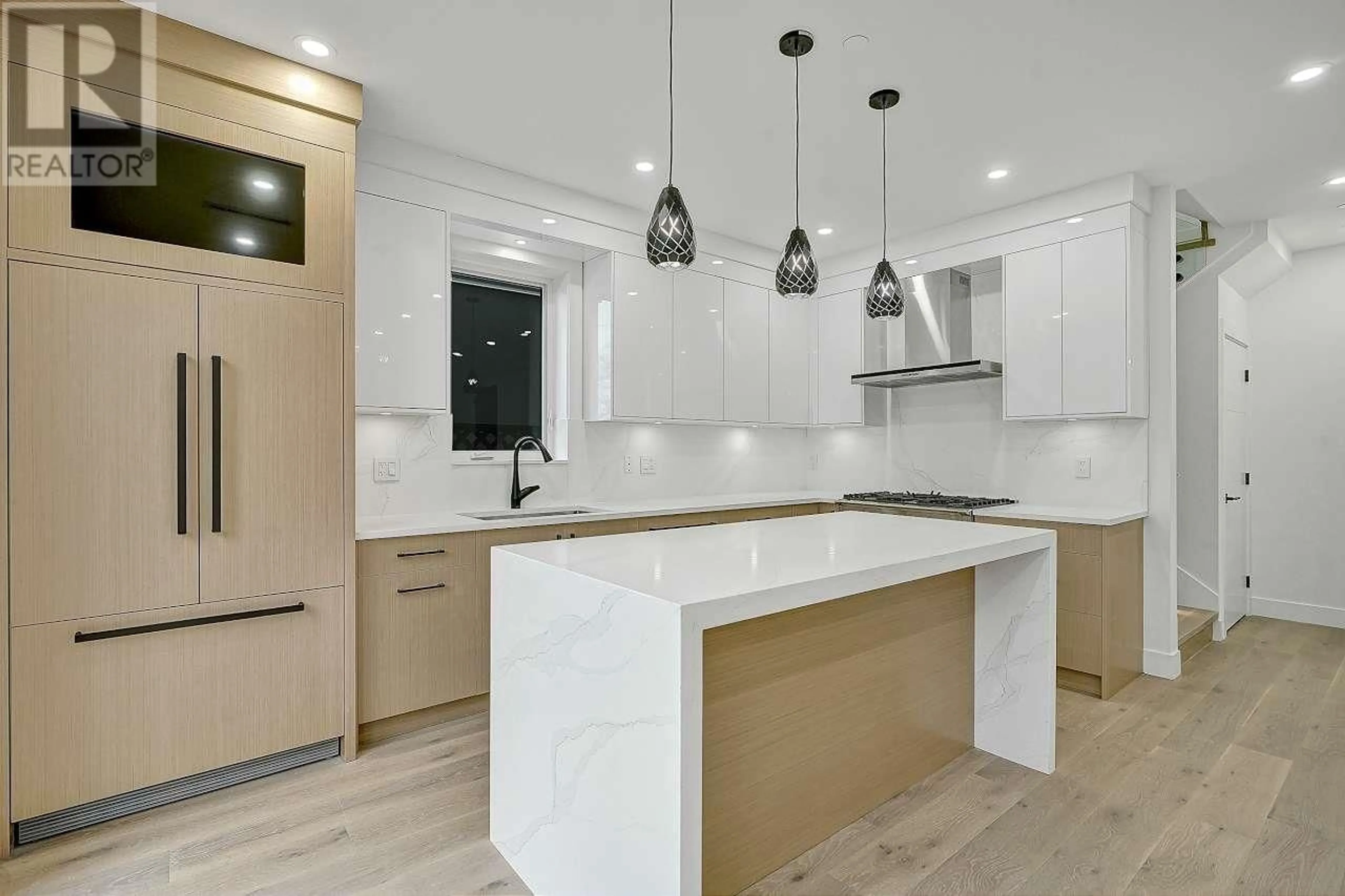 Contemporary kitchen for 2231 E 44TH AVENUE, Vancouver British Columbia V5P1N3