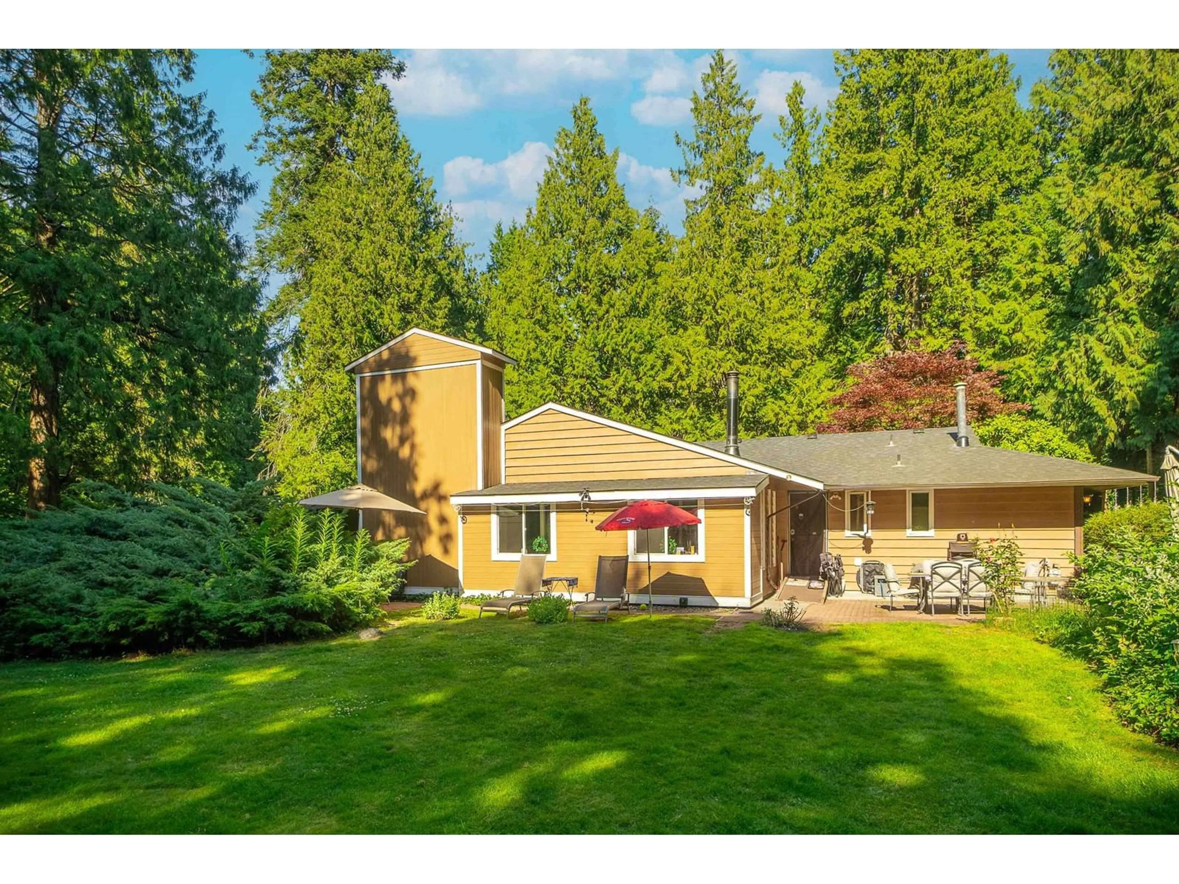 Frontside or backside of a home for 13425 WOODCREST DRIVE, Surrey British Columbia V4P1W3
