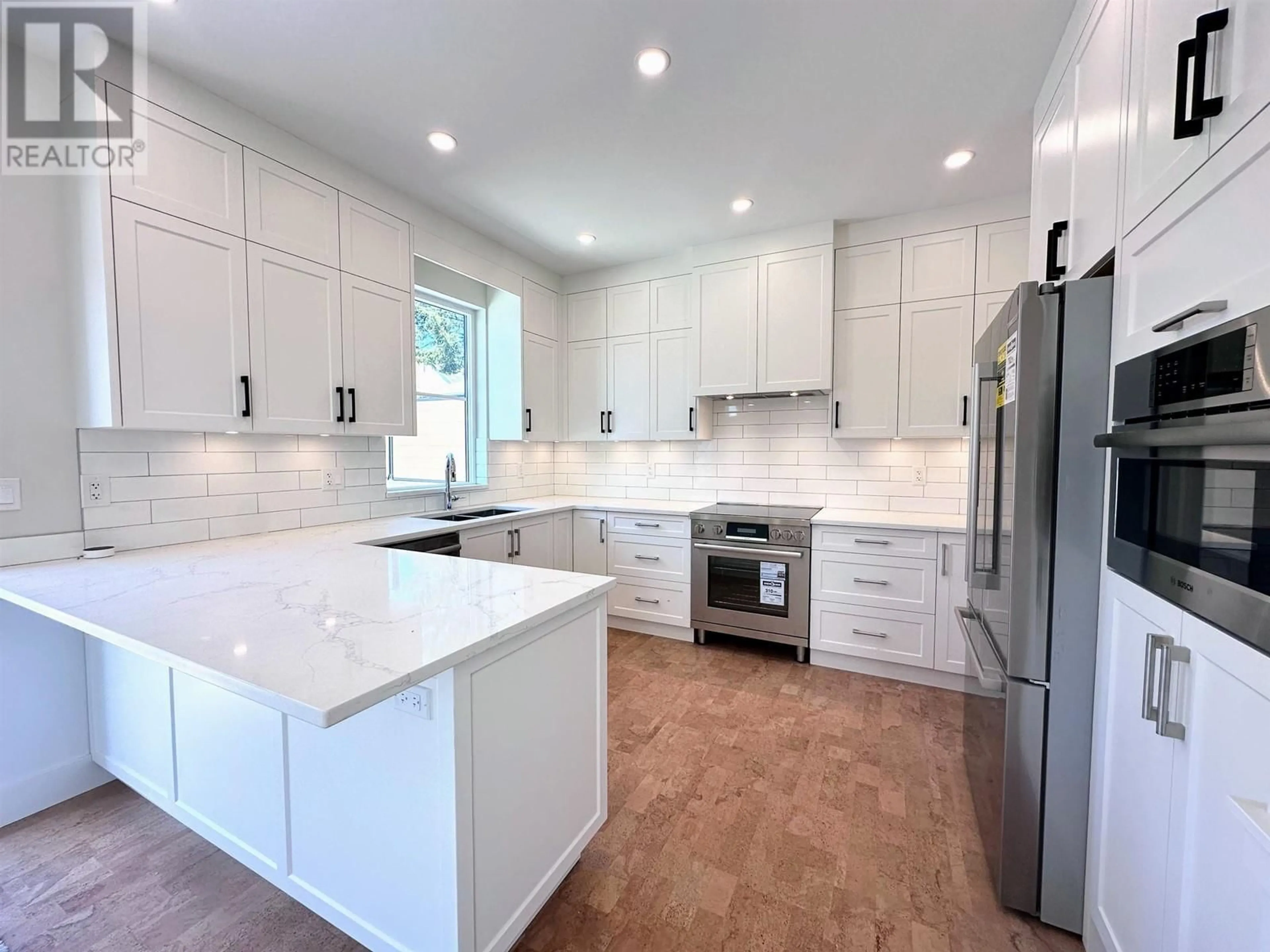 Open concept kitchen for 810 SCOTT STREET, New Westminster British Columbia V3L4T8