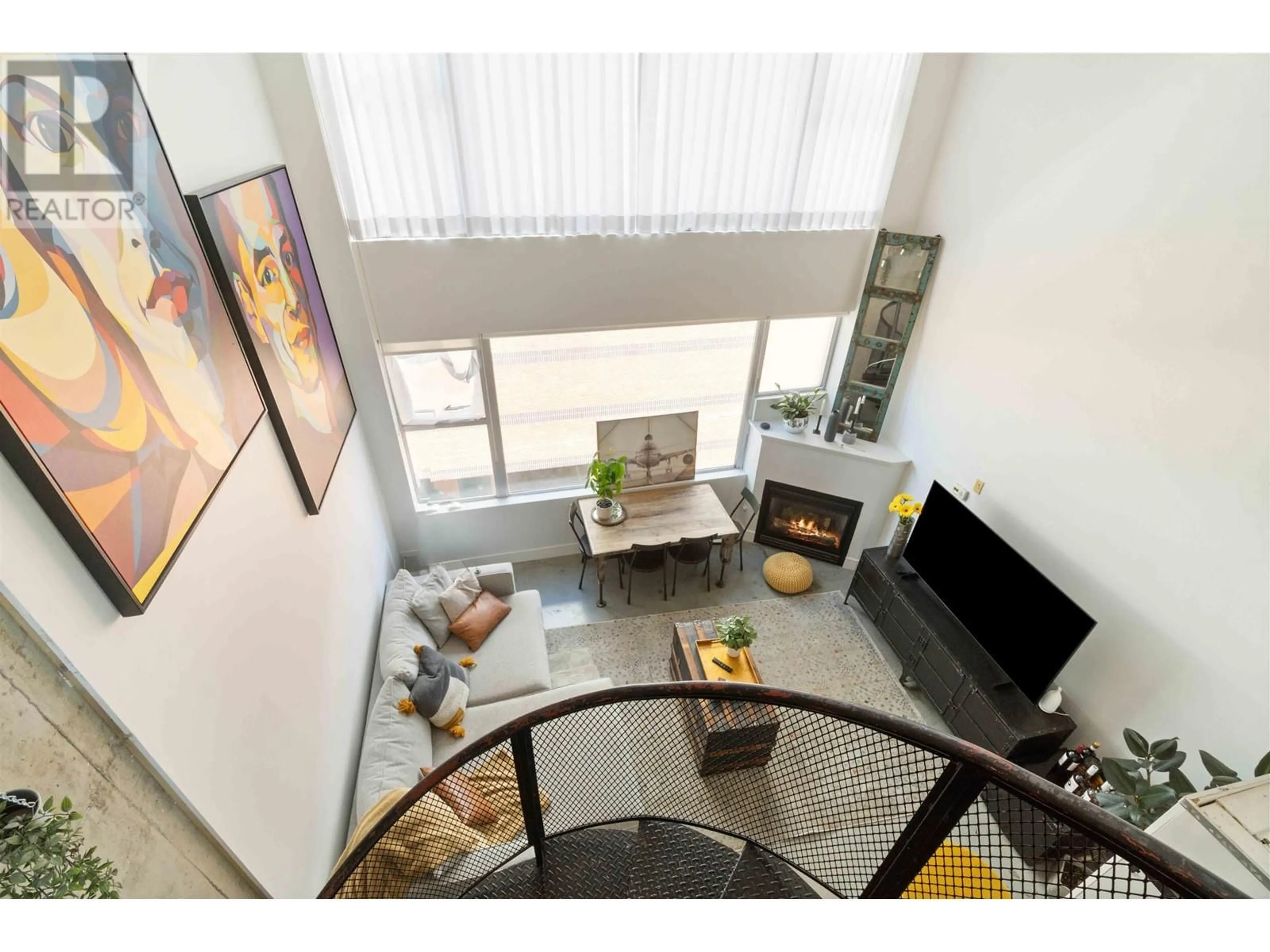 Indoor foyer for I 489 W 6TH AVENUE, Vancouver British Columbia V5Y1L3