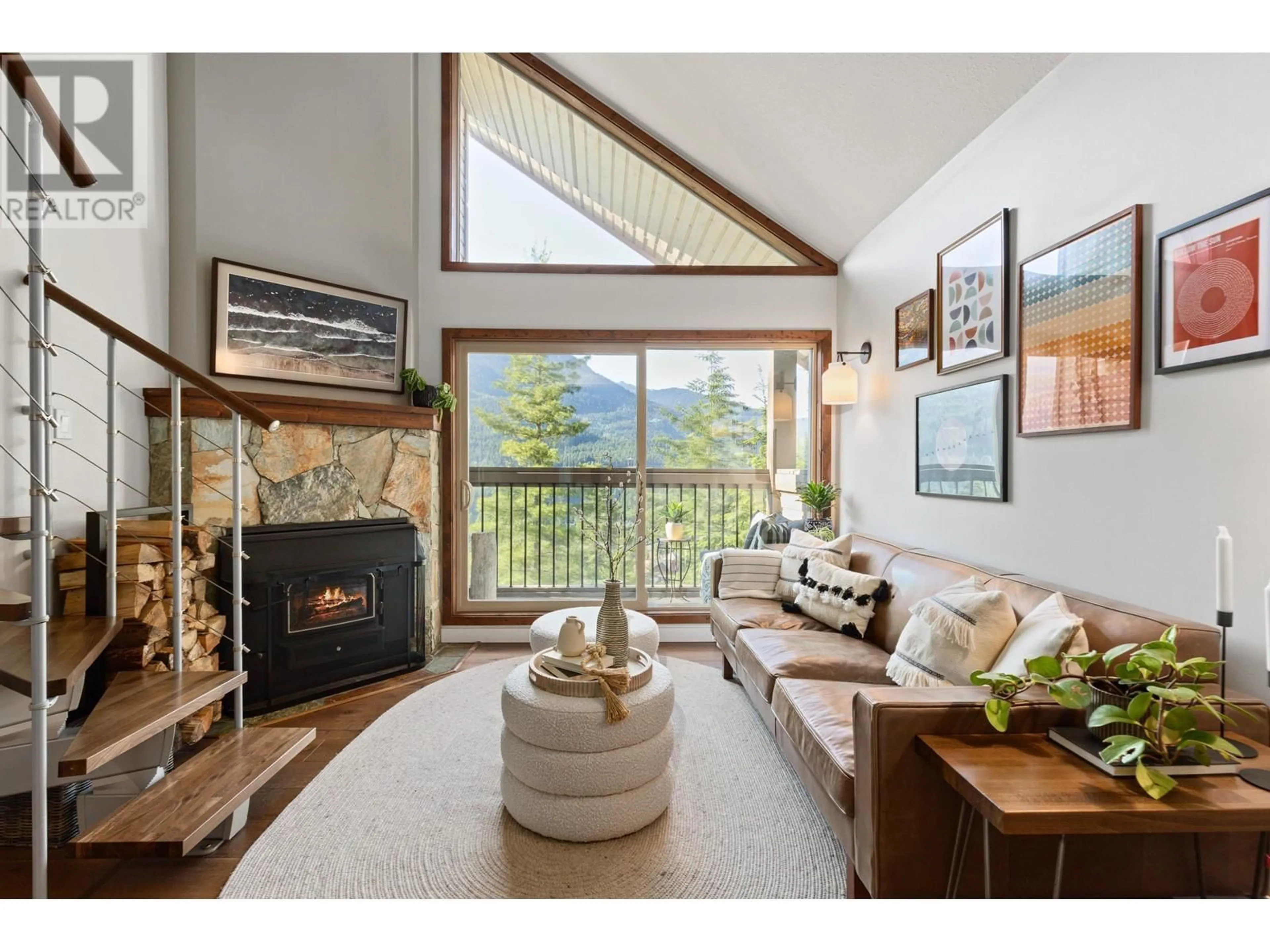 Living room for 18 2240 GONDOLA WAY, Whistler British Columbia V8E0N1