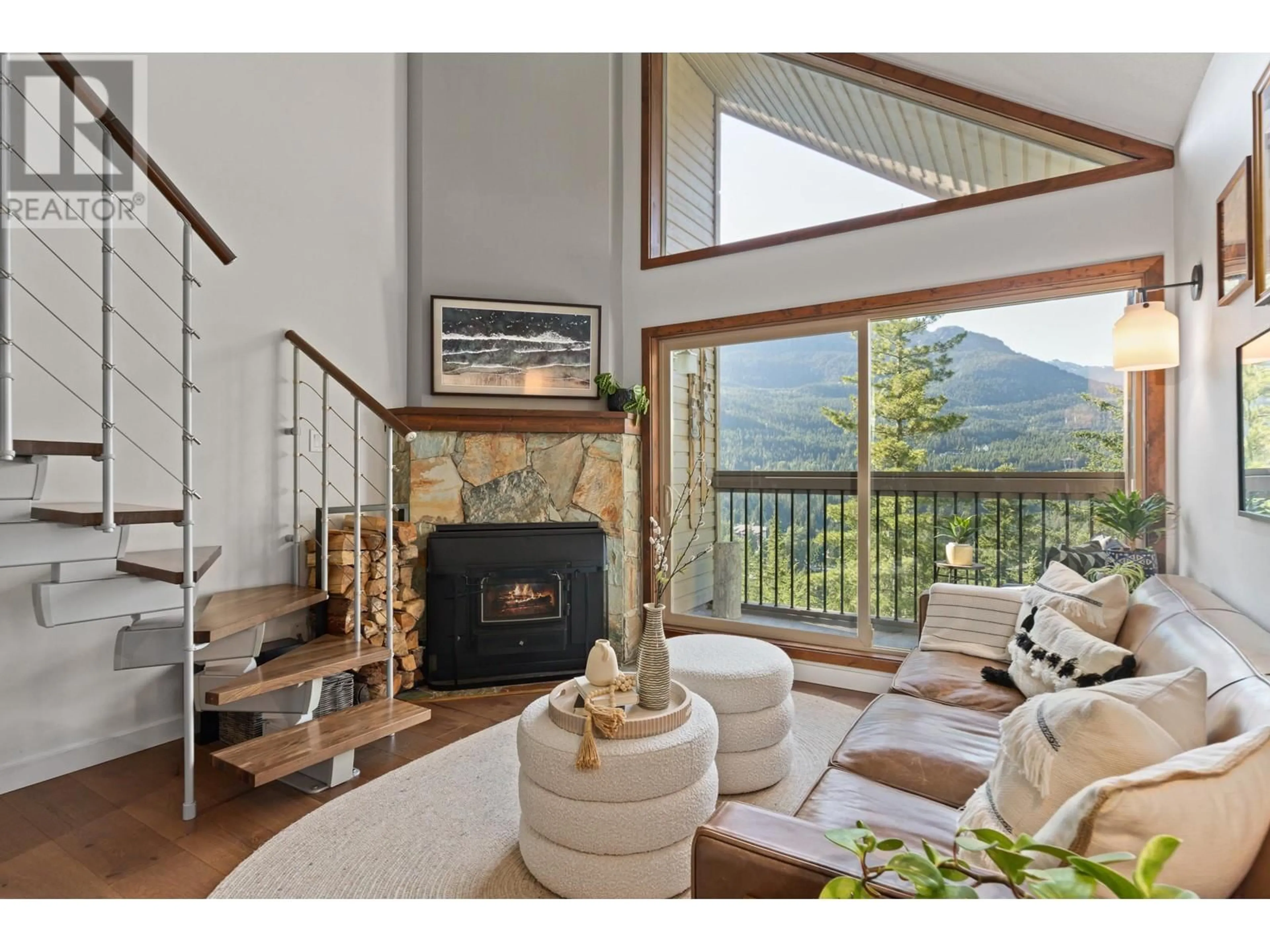 Living room for 18 2240 GONDOLA WAY, Whistler British Columbia V8E0N1