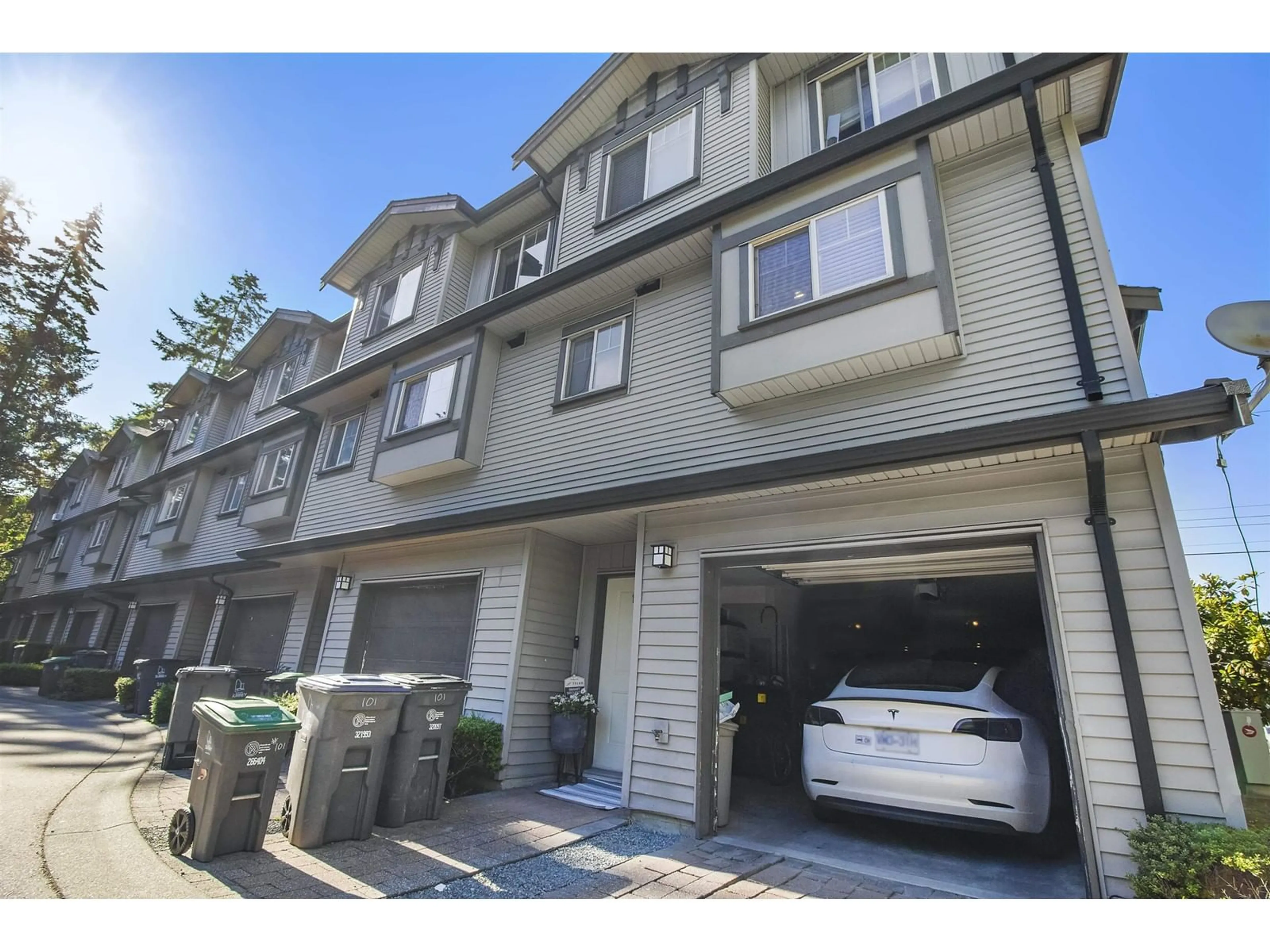 A pic from exterior of the house or condo for 101 13368 72 AVENUE, Surrey British Columbia V3W2N6