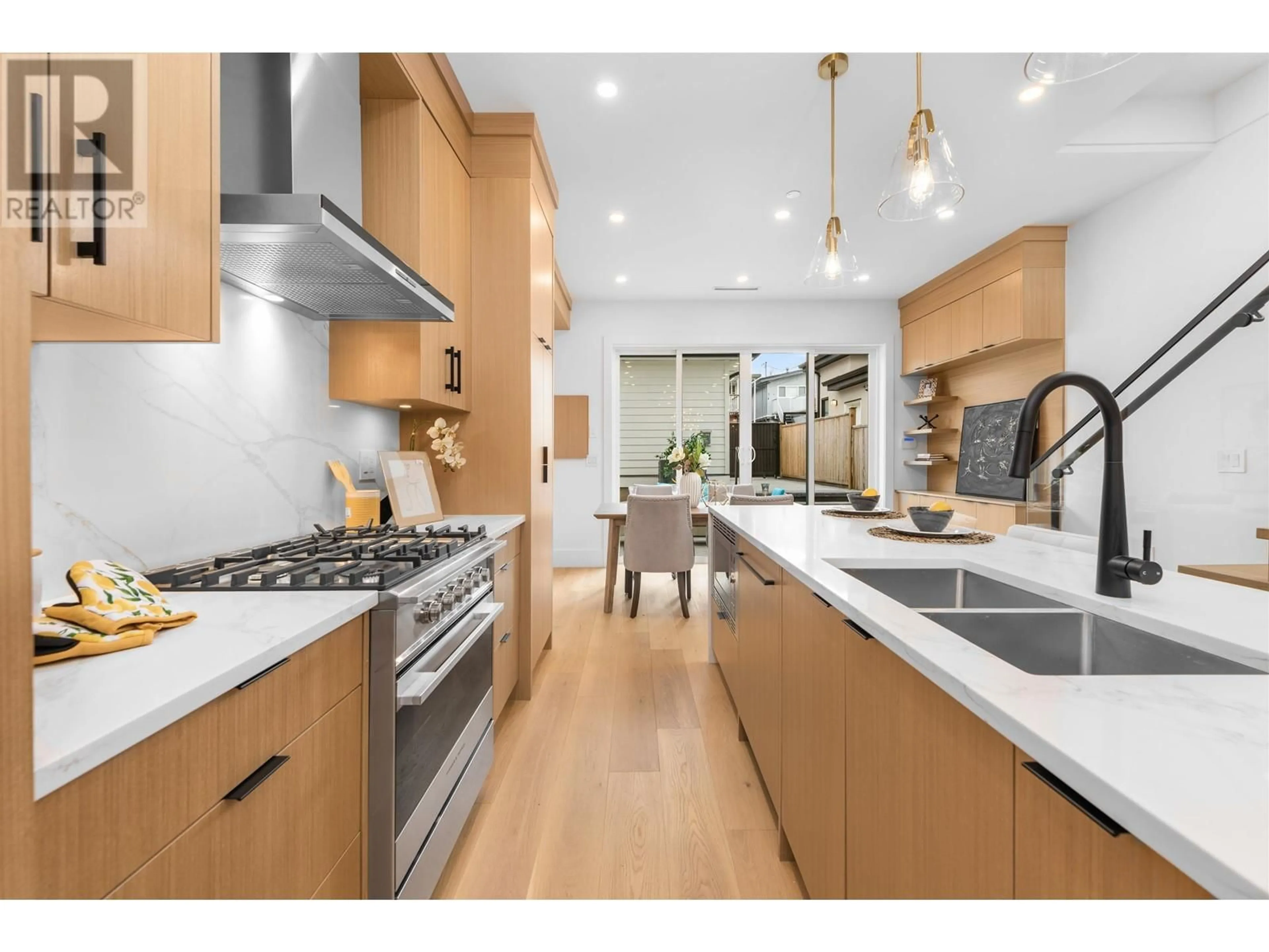 Contemporary kitchen for 334 E 35TH AVENUE, Vancouver British Columbia V5W1A8