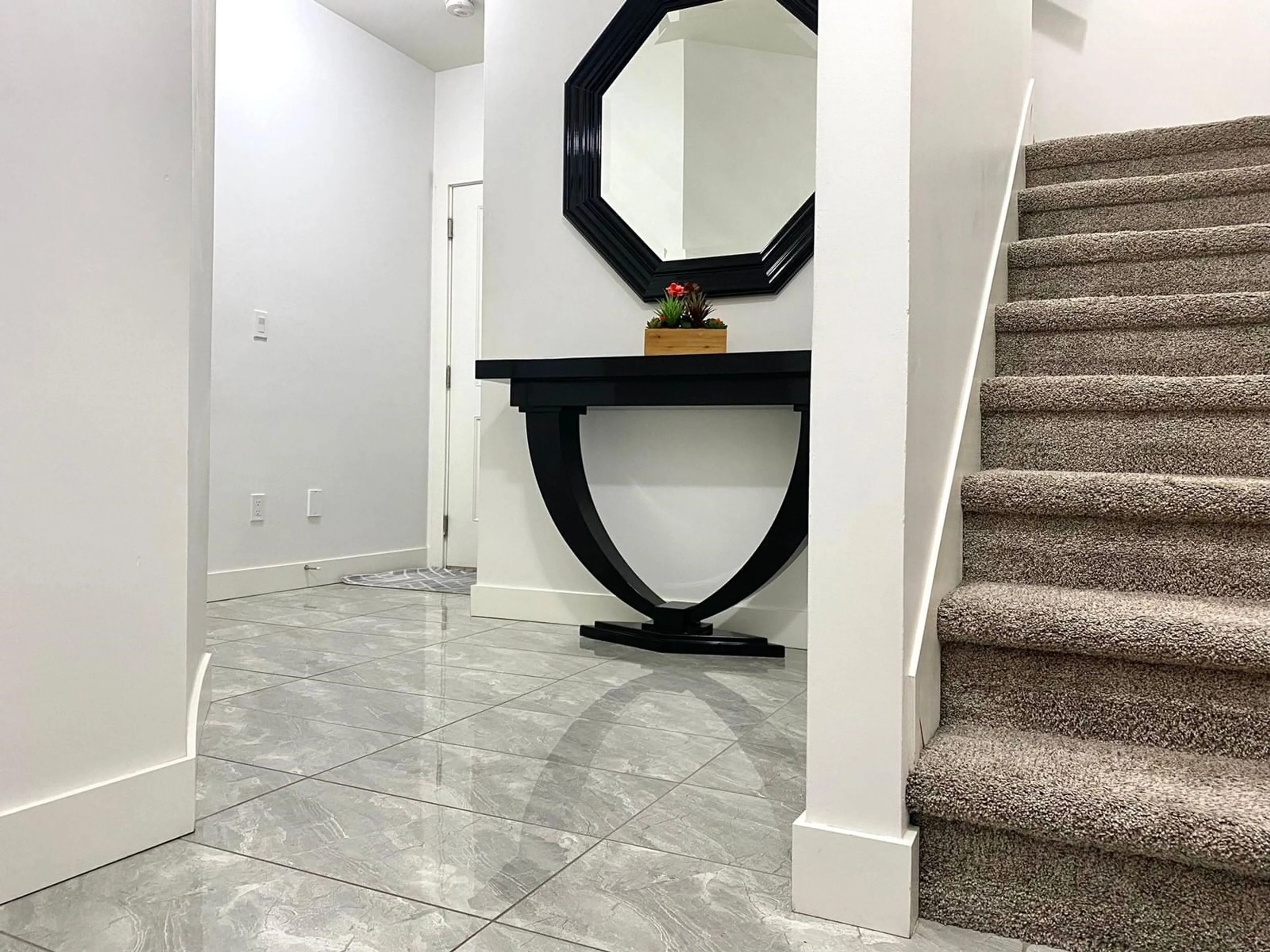 Indoor entryway for 37 - 5867 129, Surrey British Columbia V3X0J4